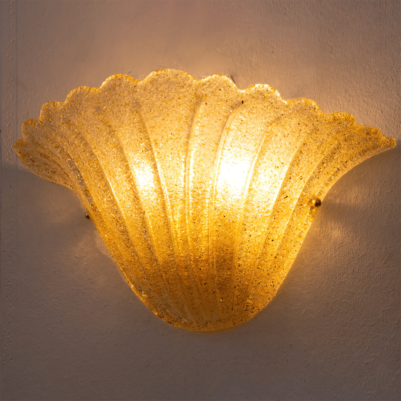Aurora Wall Lamp Scallop Edge Textured Glass Elegant - Blowlighting