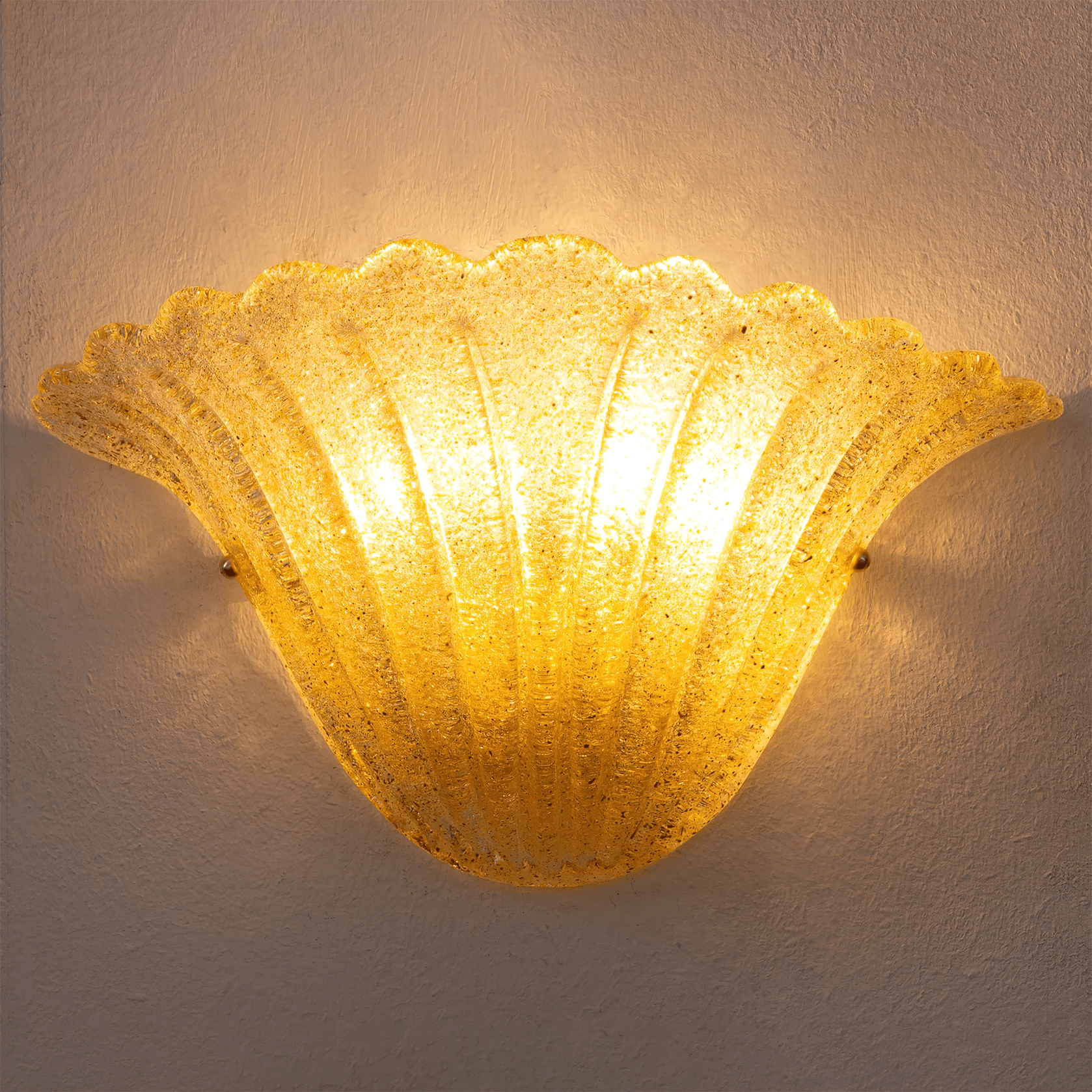 Aurora Wall Lamp Scallop Edge Textured Glass Elegant - Blowlighting