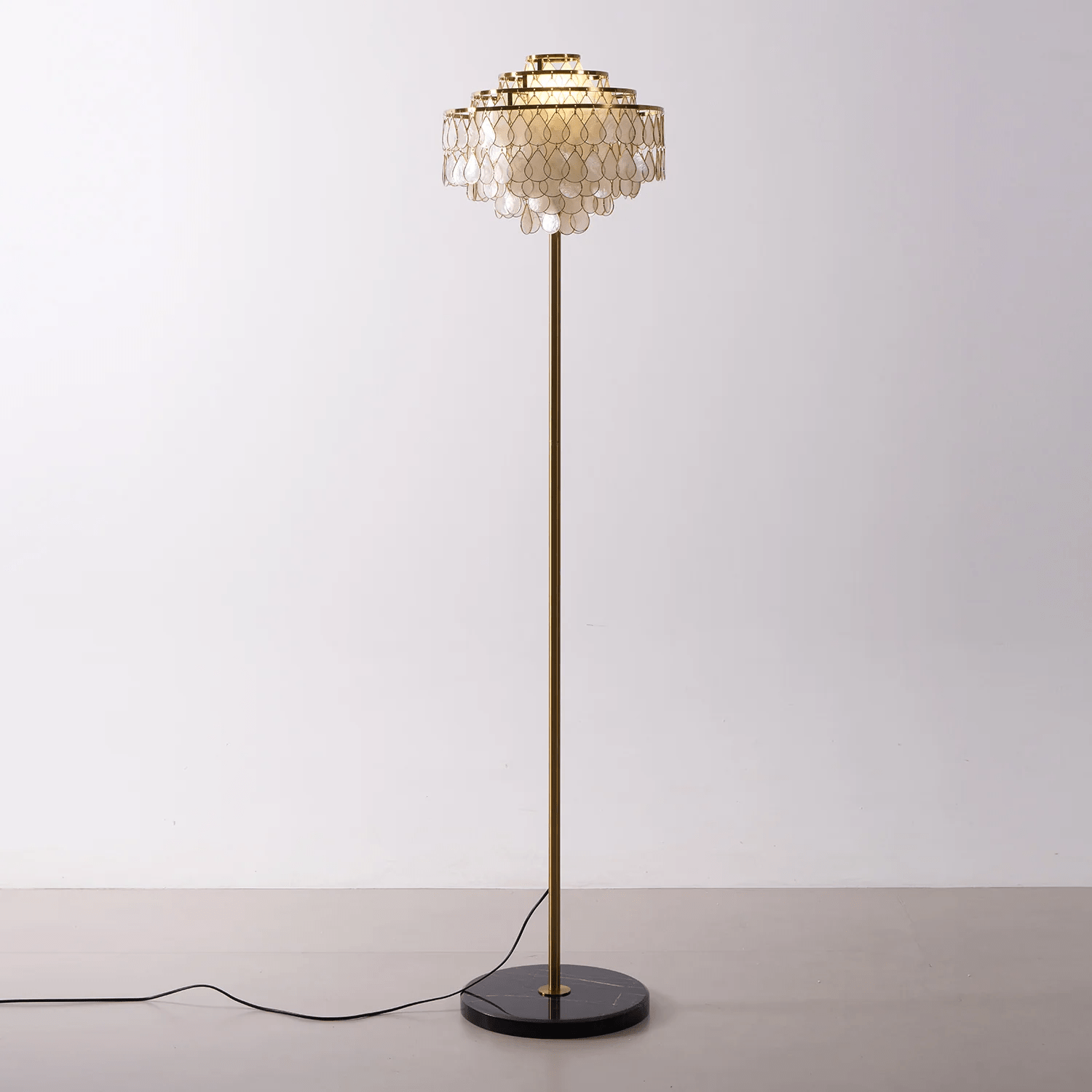 Shells Floor Lamp - Blowlighting