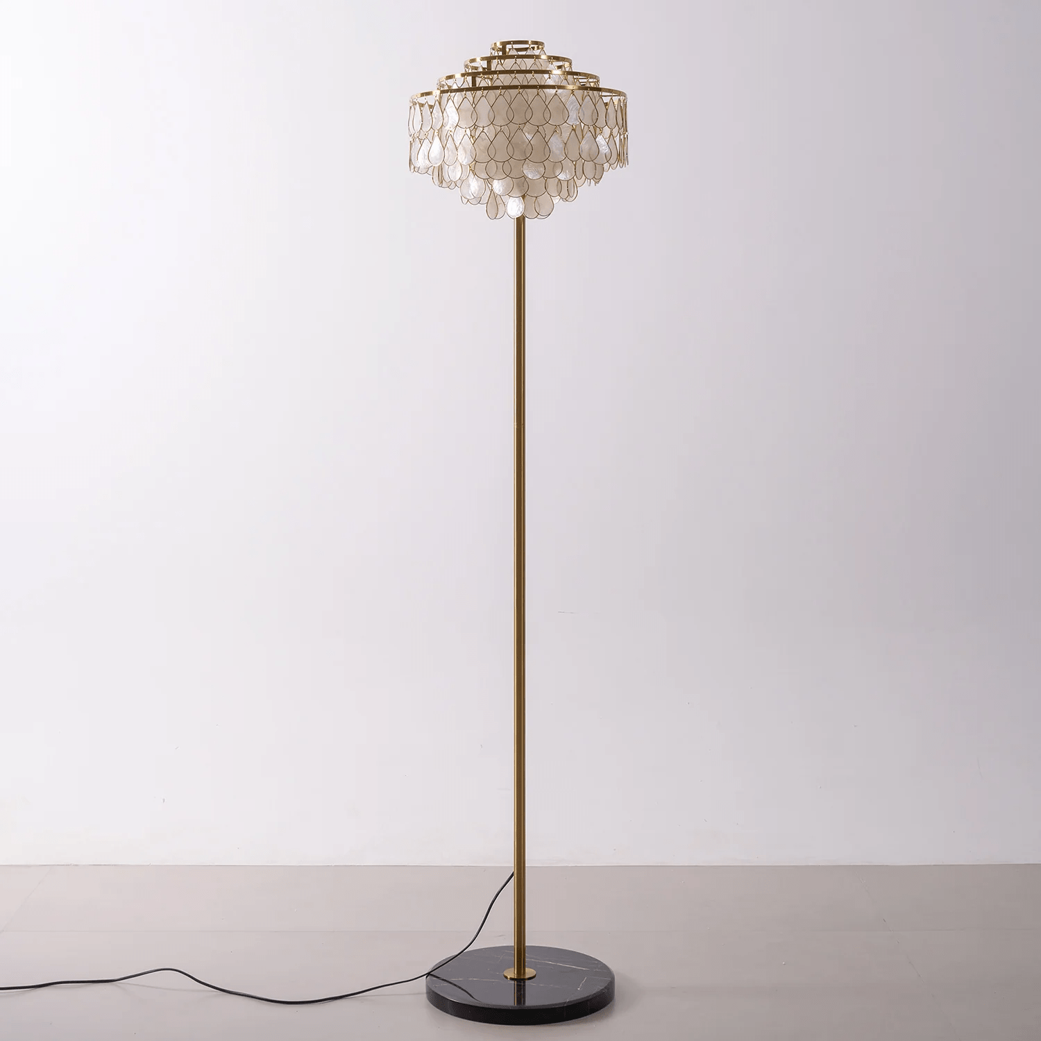 Shells Floor Lamp - Blowlighting
