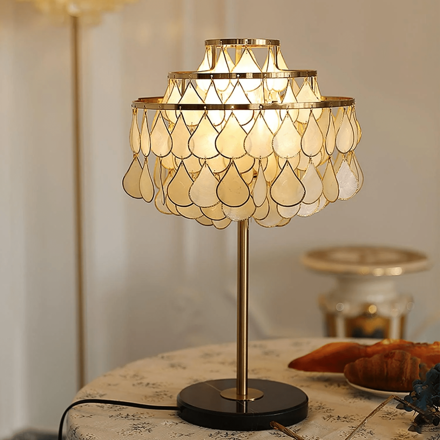 Teardrops Shell Table Lamp - Blowlighting
