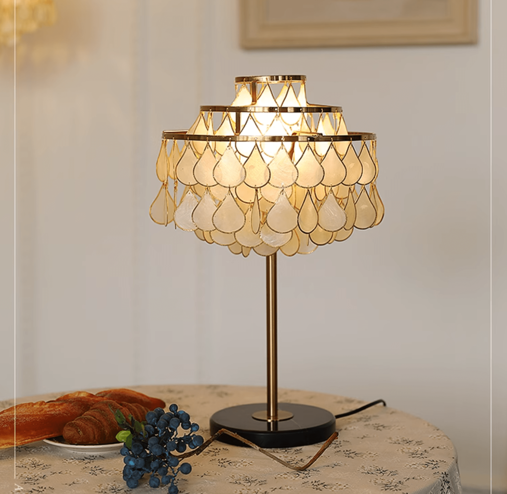Teardrops Shell Table Lamp - Blowlighting