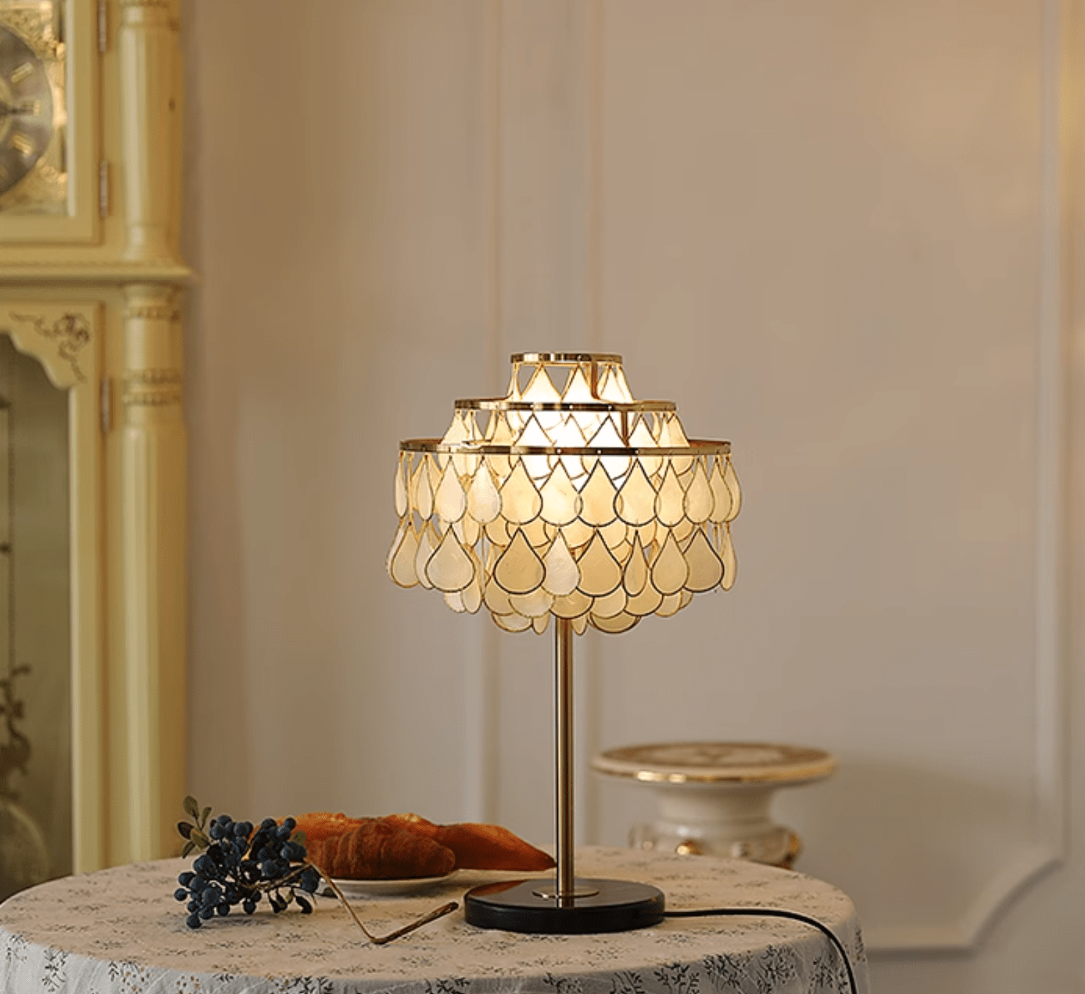Teardrops Shell Table Lamp - Blowlighting