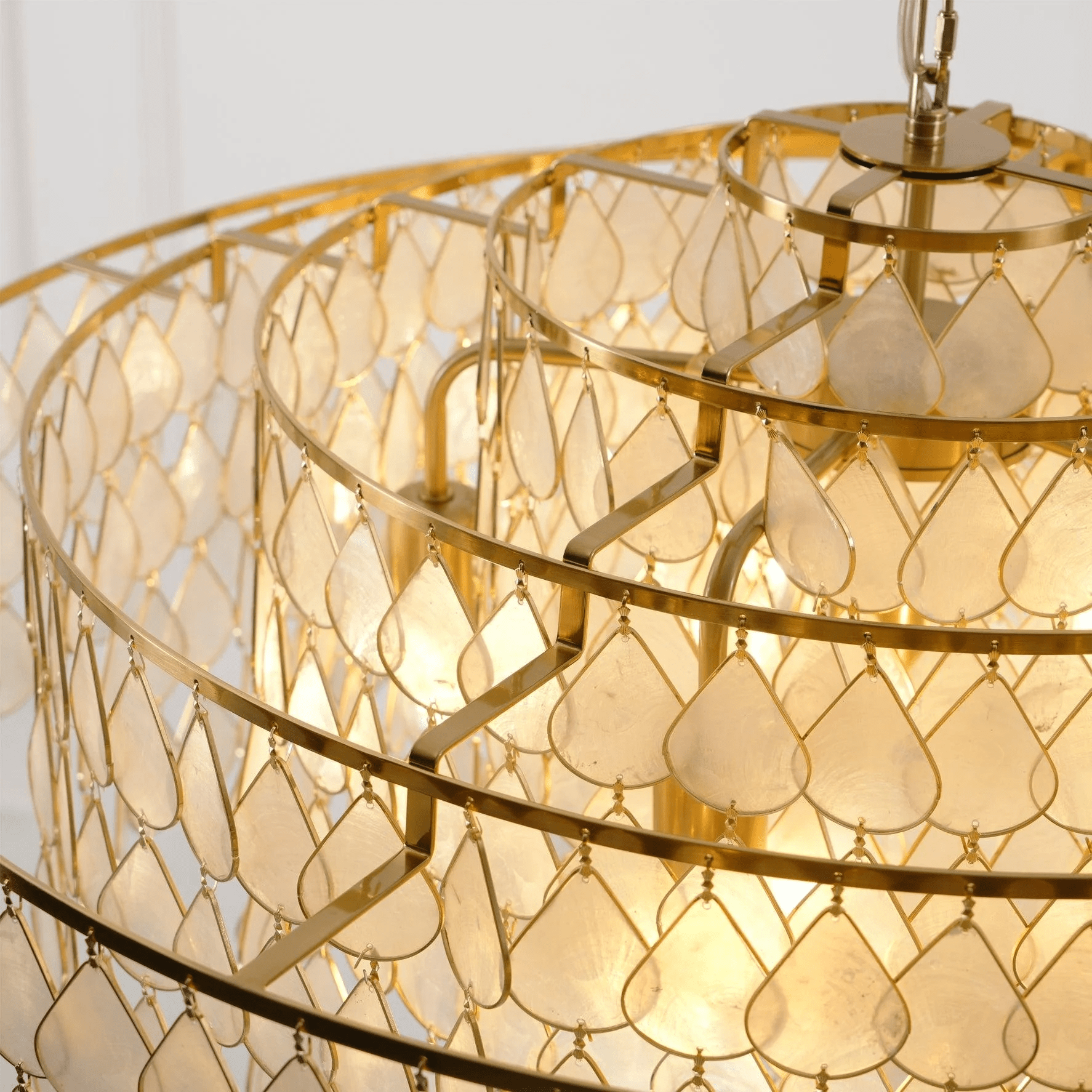 Teardrops Shell Chandelier - Blowlighting