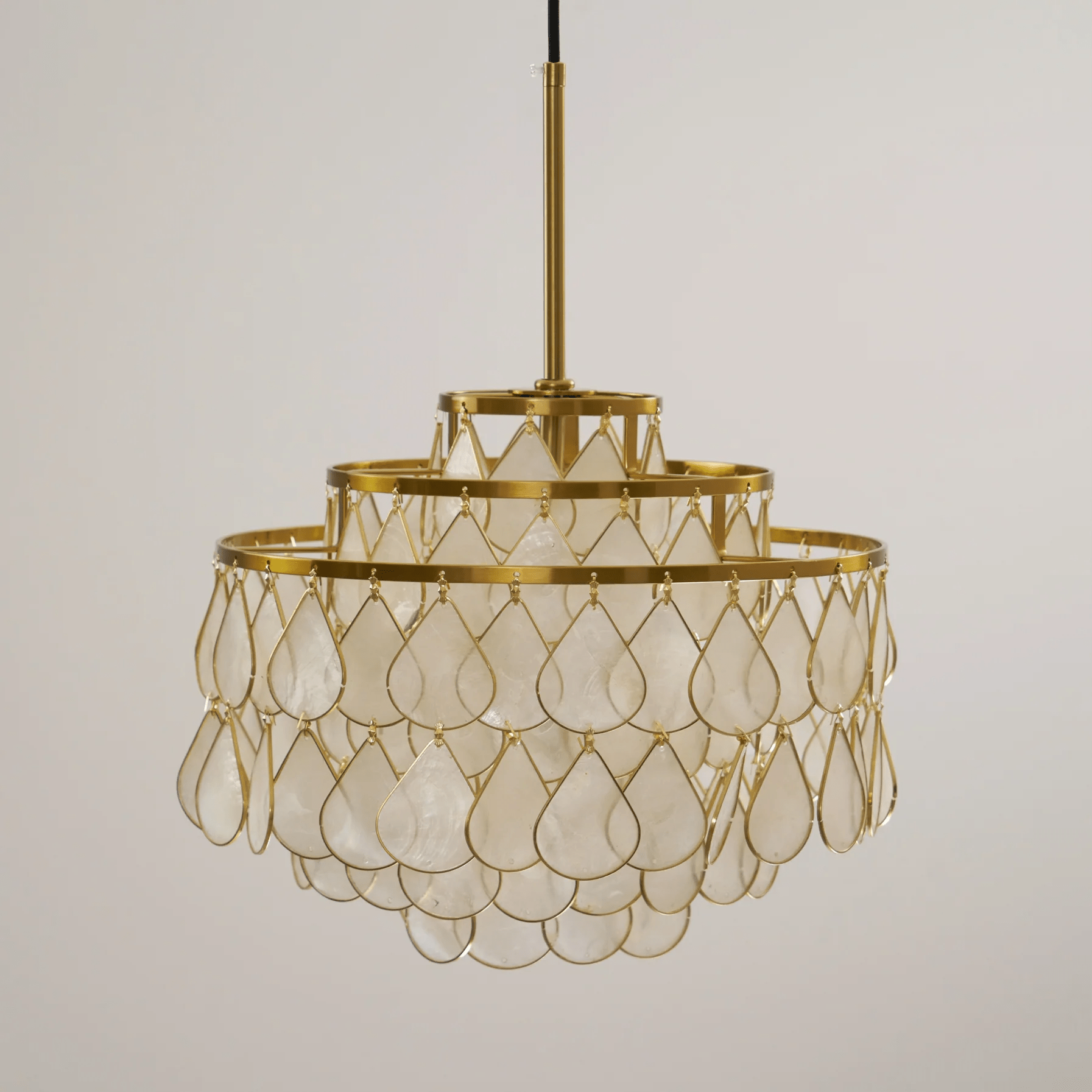 Teardrops Shell Chandelier - Blowlighting