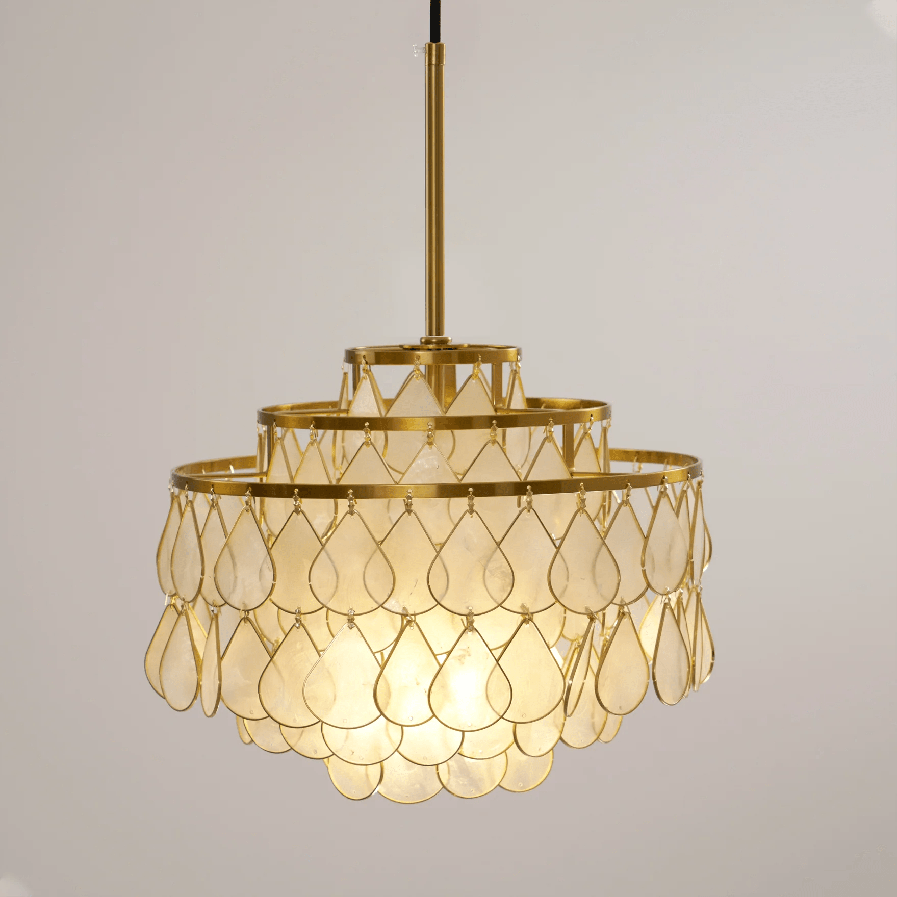 Teardrops Shell Chandelier - Blowlighting
