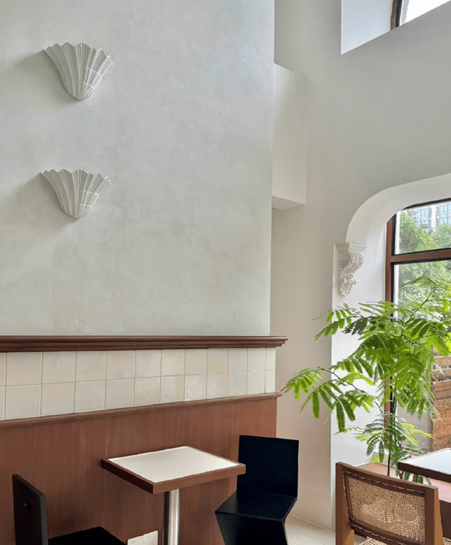 Lydia Modern Metal Wall Light - Blowlighting