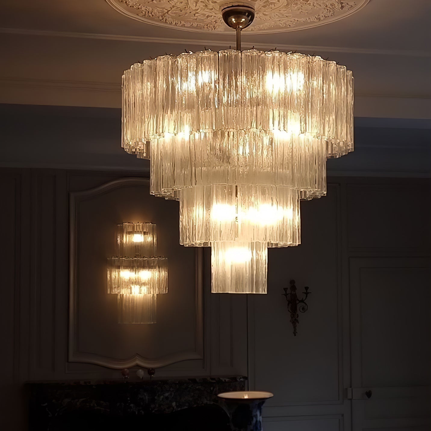 Aurora Chandelier White Layered Tube - Blowlighting