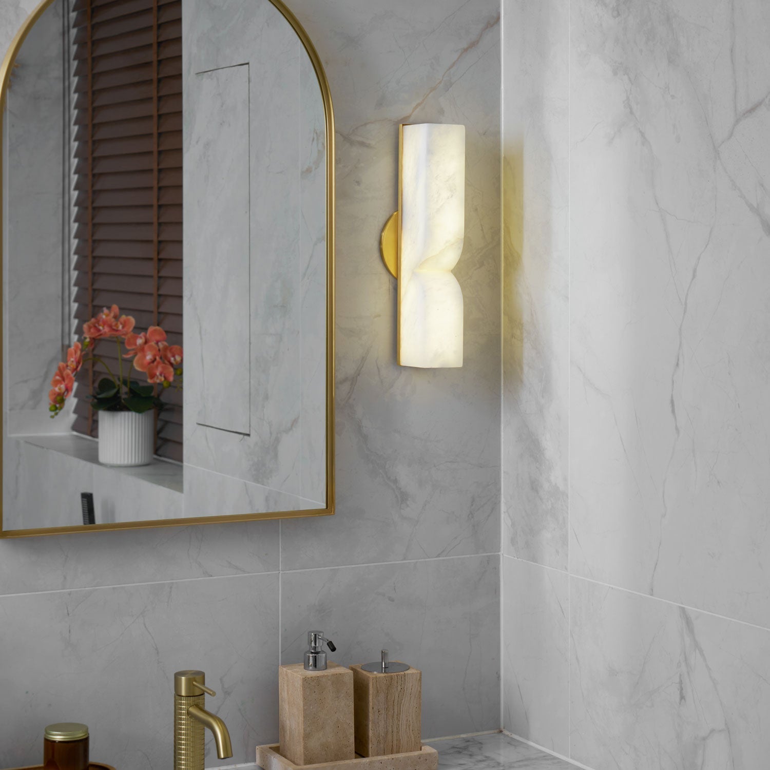 Lunaris Alabaster Rectangular Wall Lamp - Blowlighting