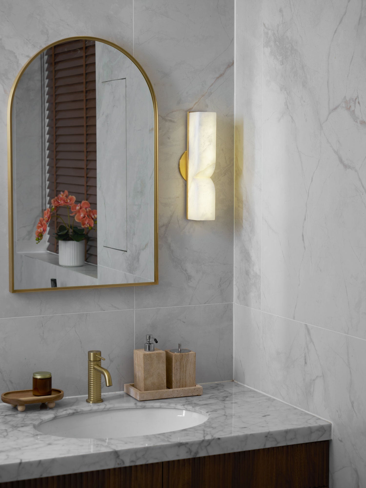 Lunaris Alabaster Rectangular Wall Lamp - Blowlighting