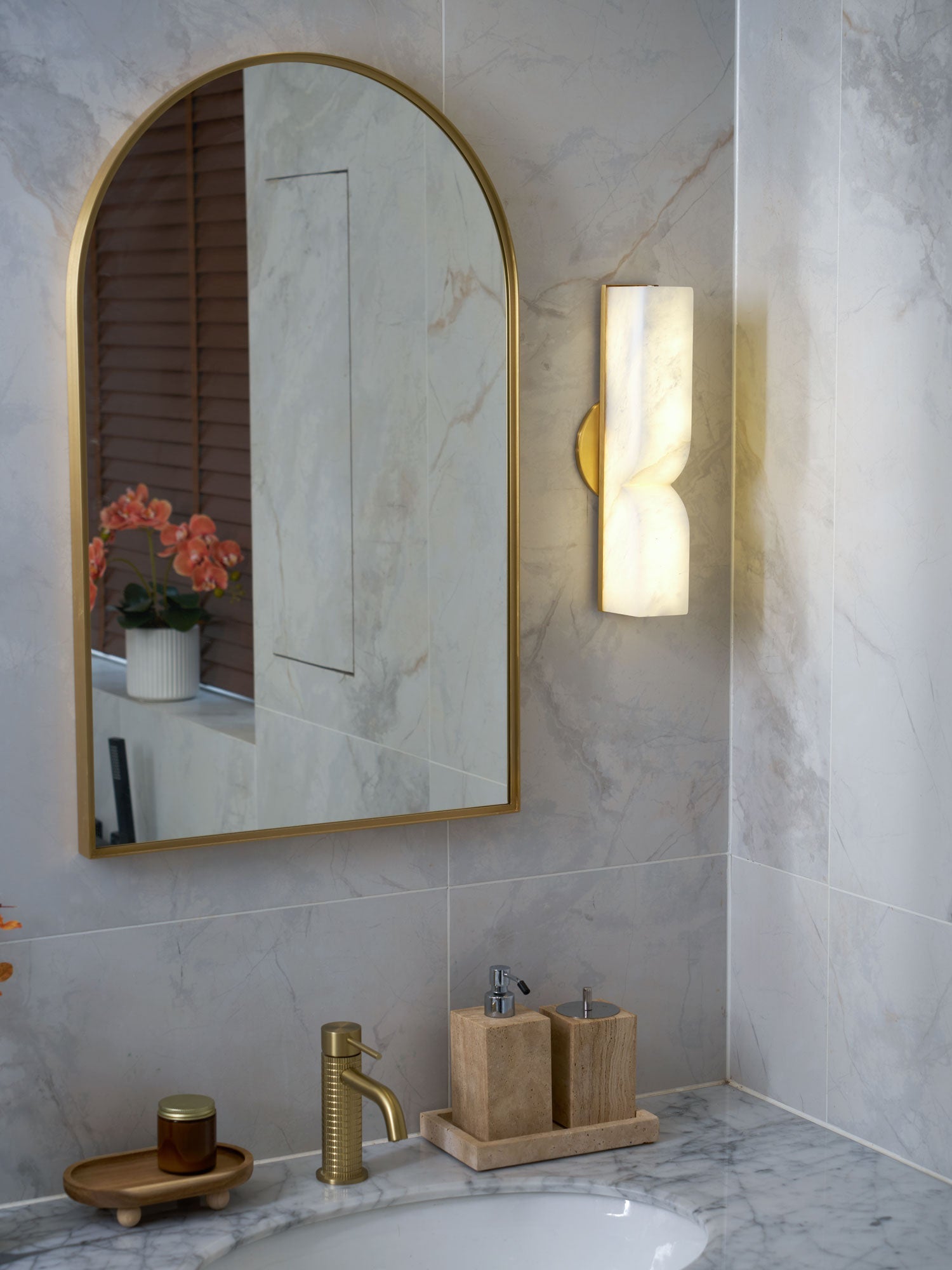 Lunaris Alabaster Rectangular Wall Lamp - Blowlighting