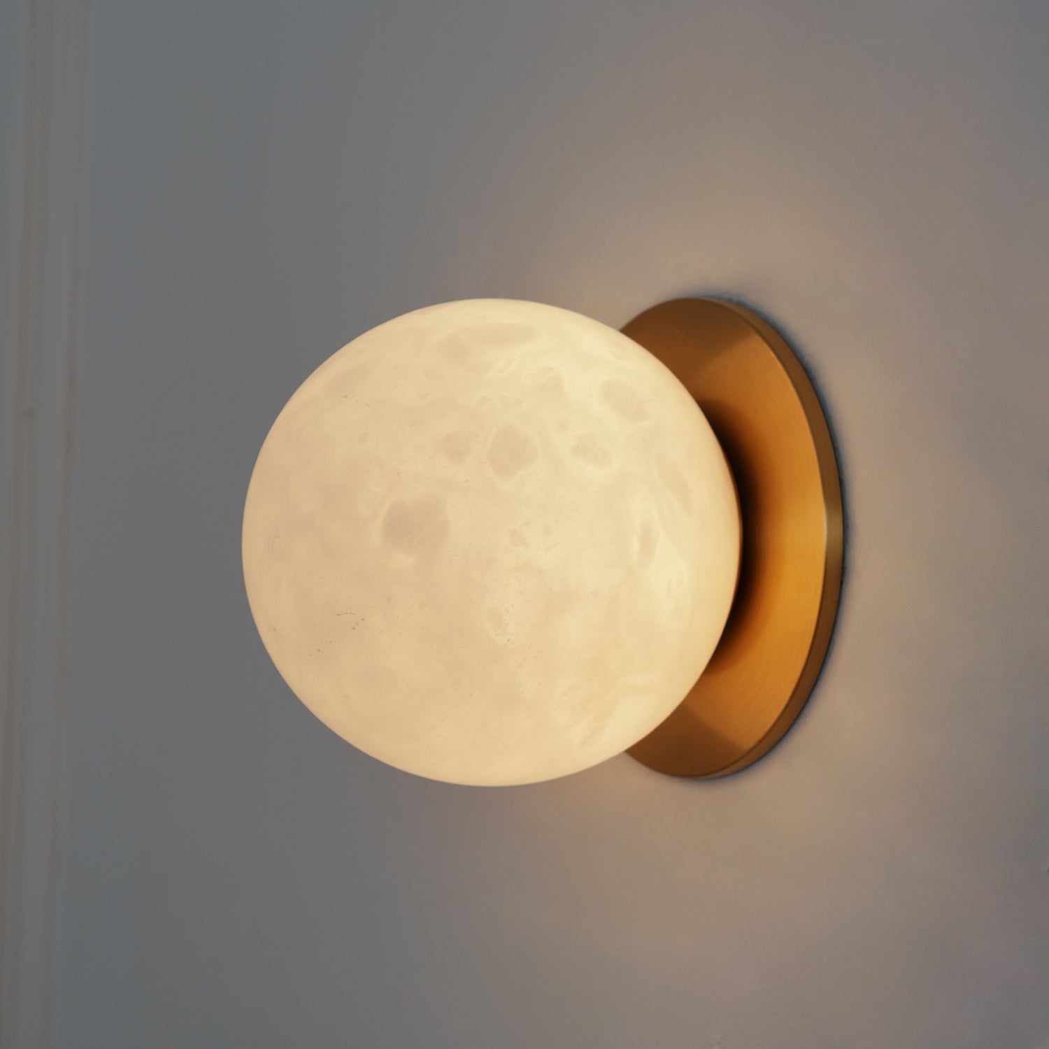 Vevinir Alabaster Globe Wall Light - Blowlighting