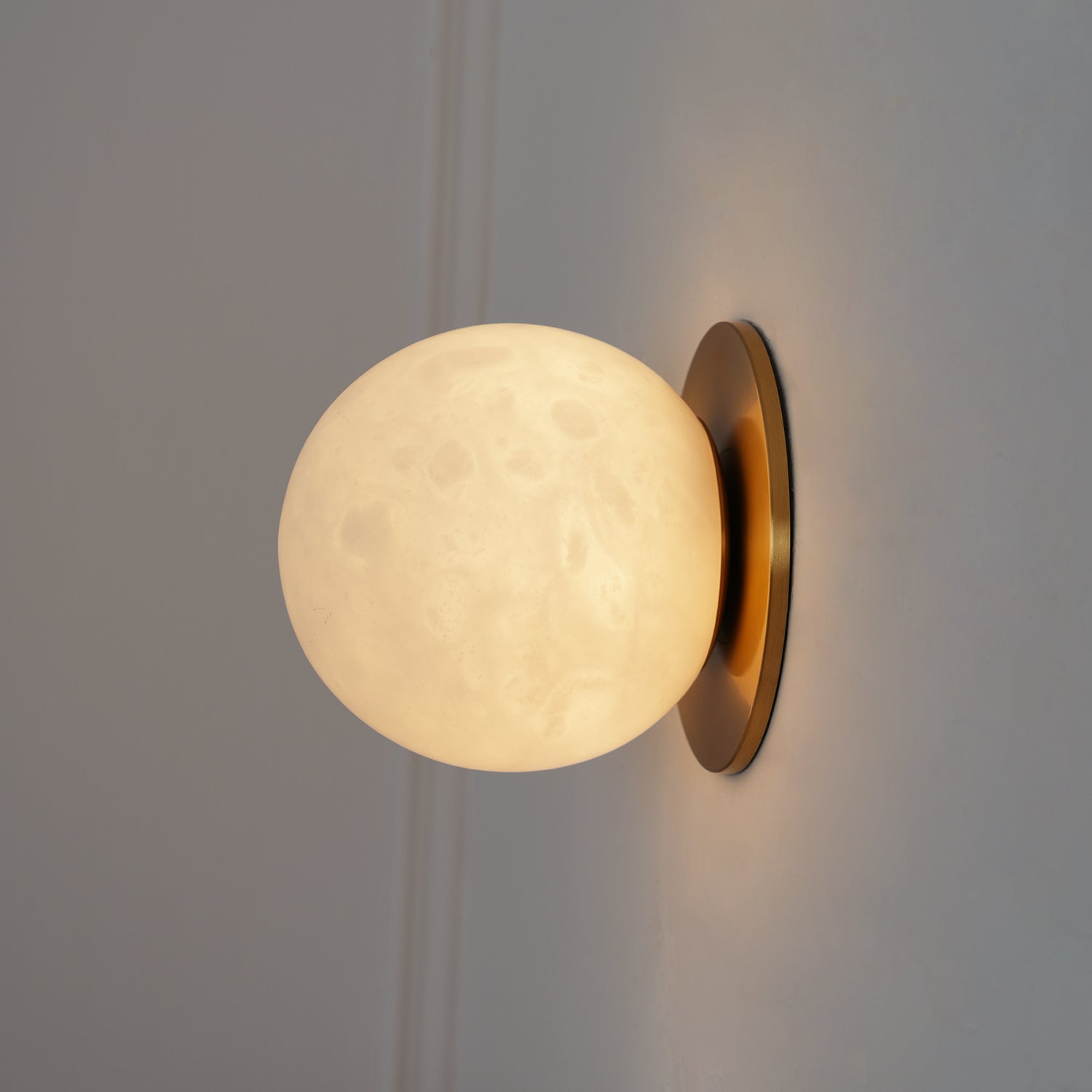 Vevinir Alabaster Globe Wall Light - Blowlighting