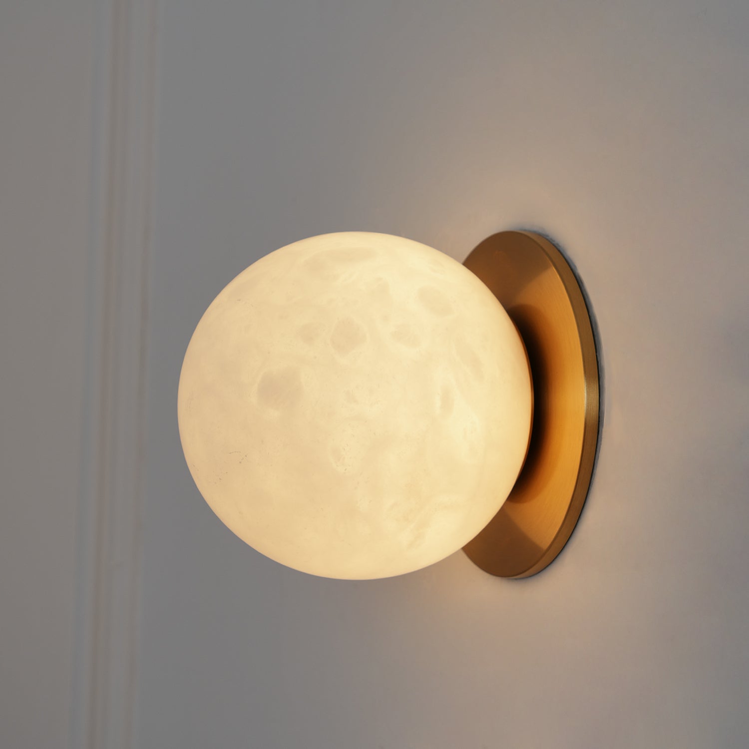 Vevinir Alabaster Globe Wall Light - Blowlighting
