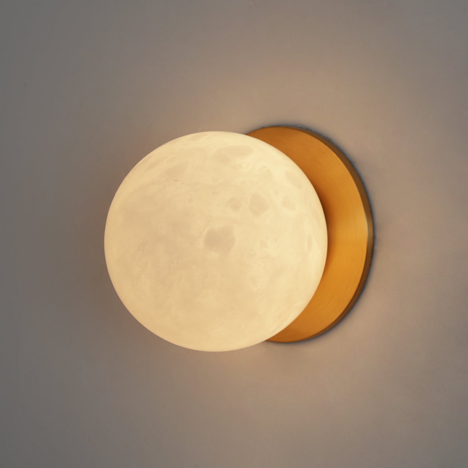 Vevinir Alabaster Globe Wall Light - Blowlighting