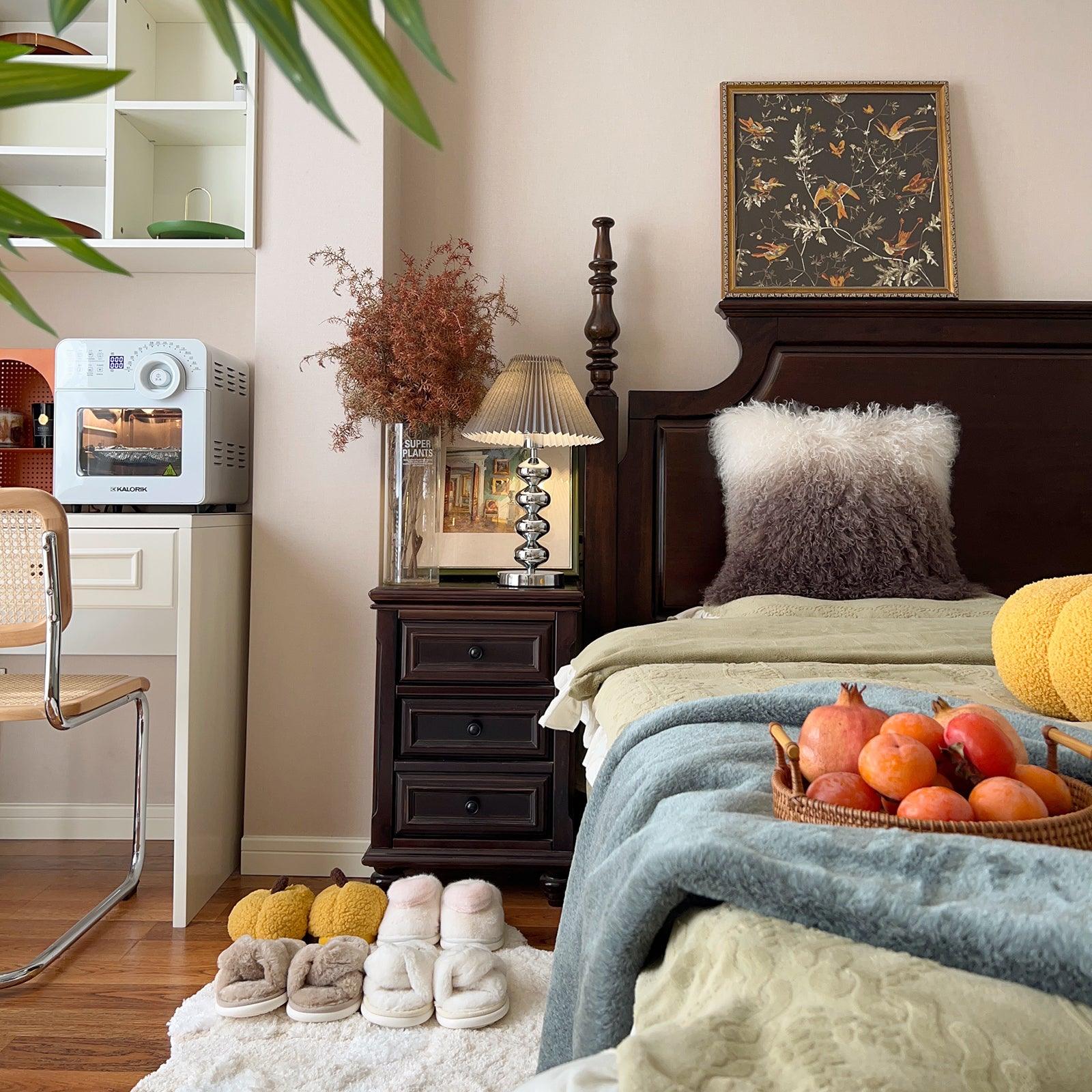 Aleisha Pleated Table Lamp - Blowlighting