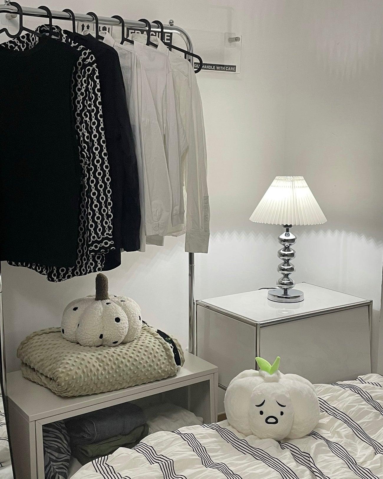 Aleisha Pleated Table Lamp - Blowlighting