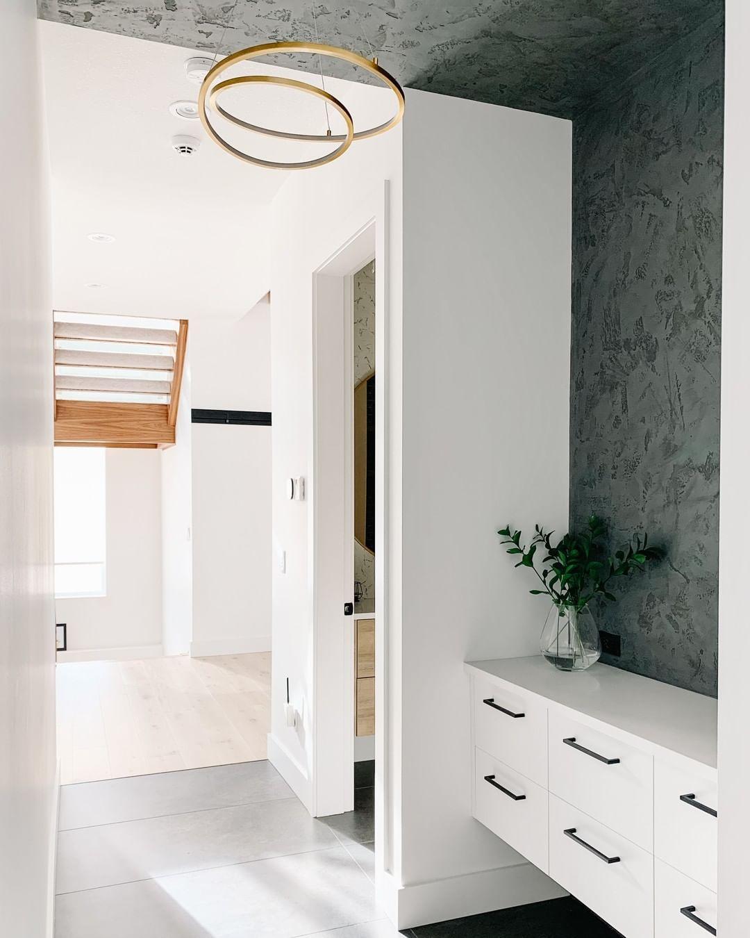 Ampersand Chandelier - Blowlighting