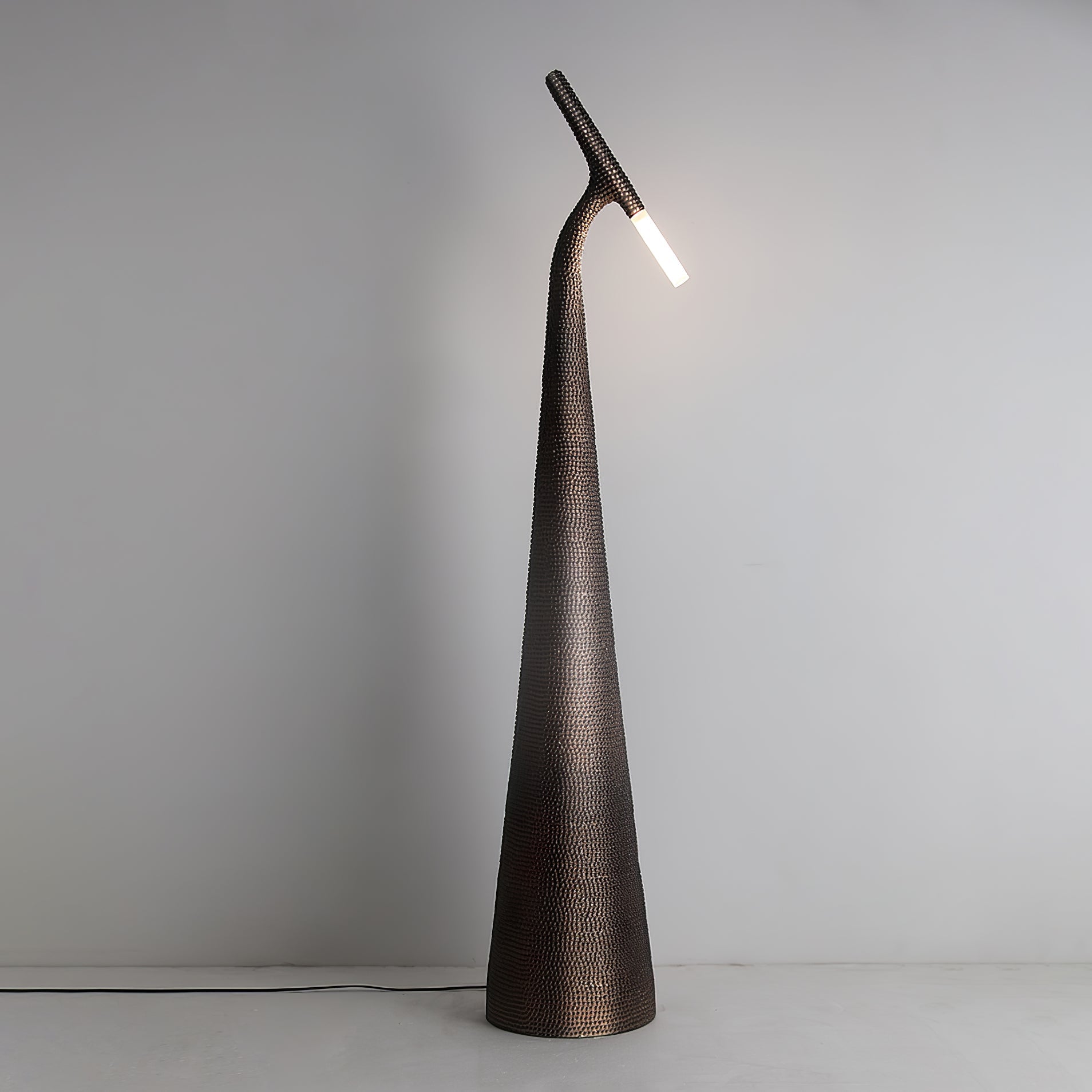 Sysolyra Textured Resin Floor Lamp - Blowlighting