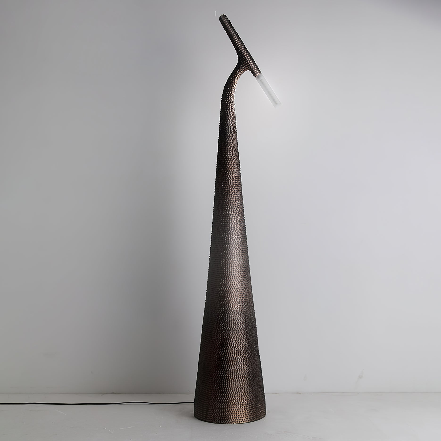 Sysolyra Textured Resin Floor Lamp - Blowlighting