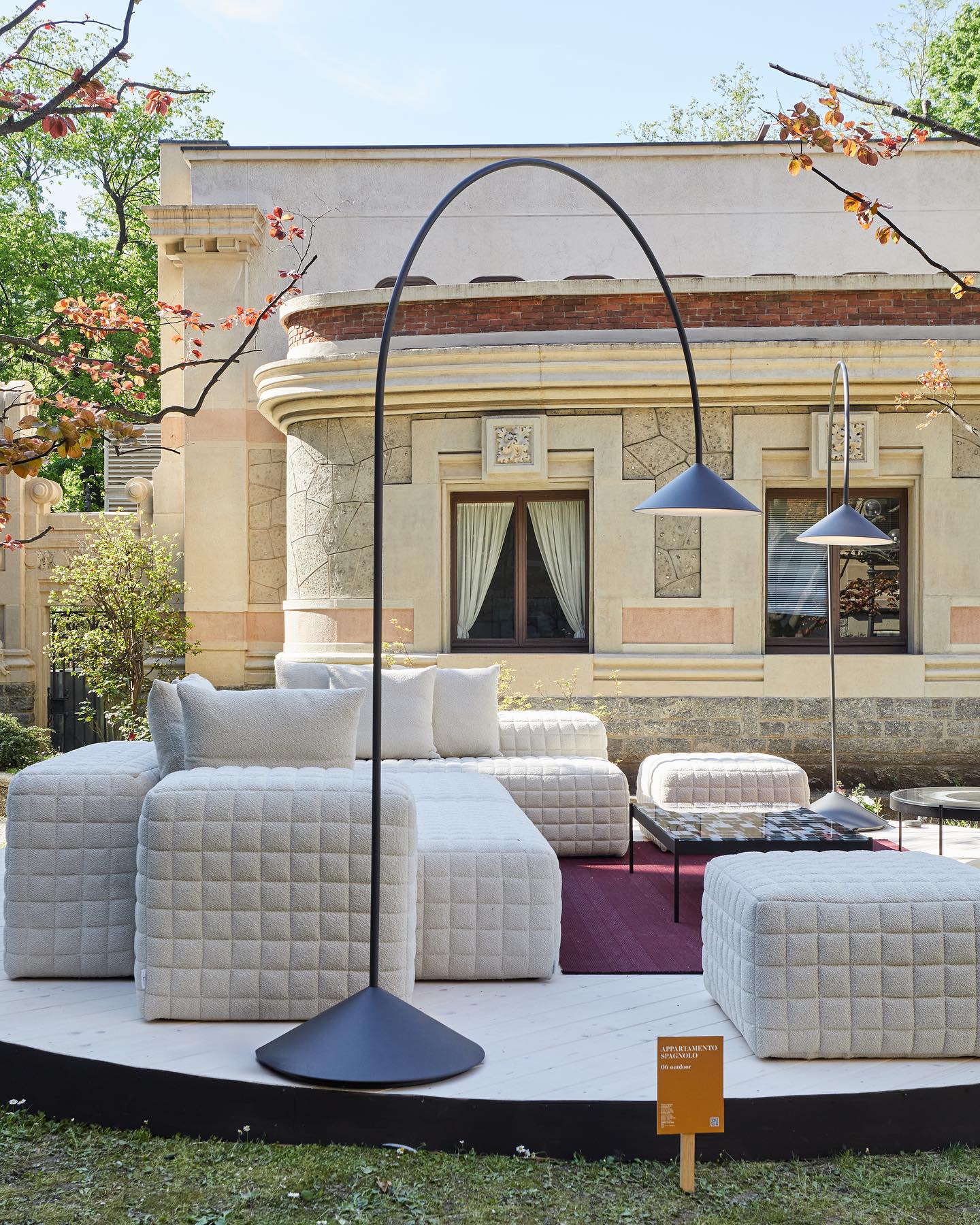 Civara Minimalist Metal Floor Lamp - Blowlighting