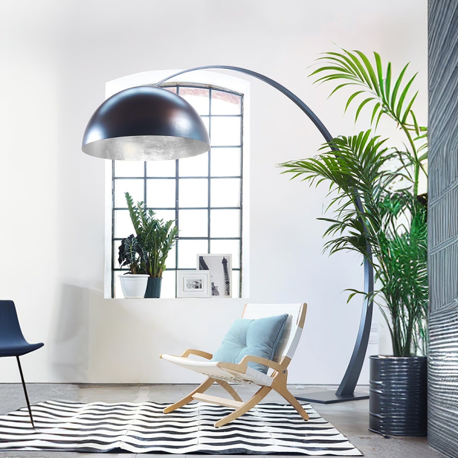 Cutalus Curved Black Metal Arc Floor Lamp - Blowlighting