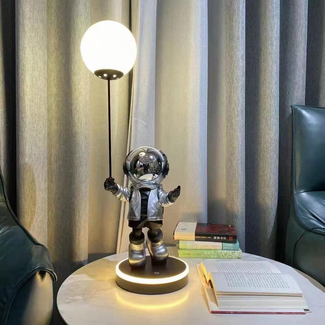 Astronaut and Planet Lamp - Blowlighting
