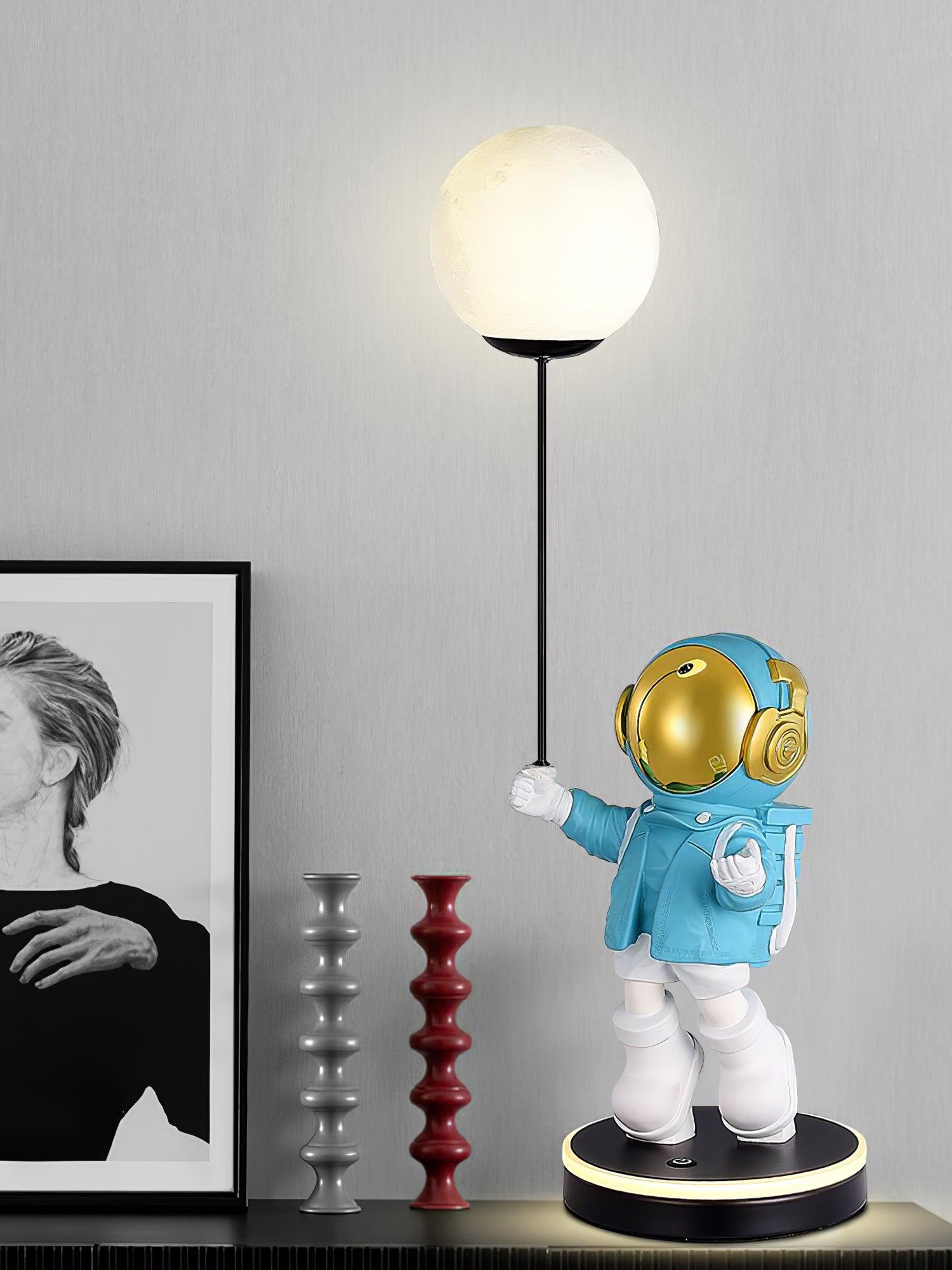 Astronaut and Planet Lamp - Blowlighting