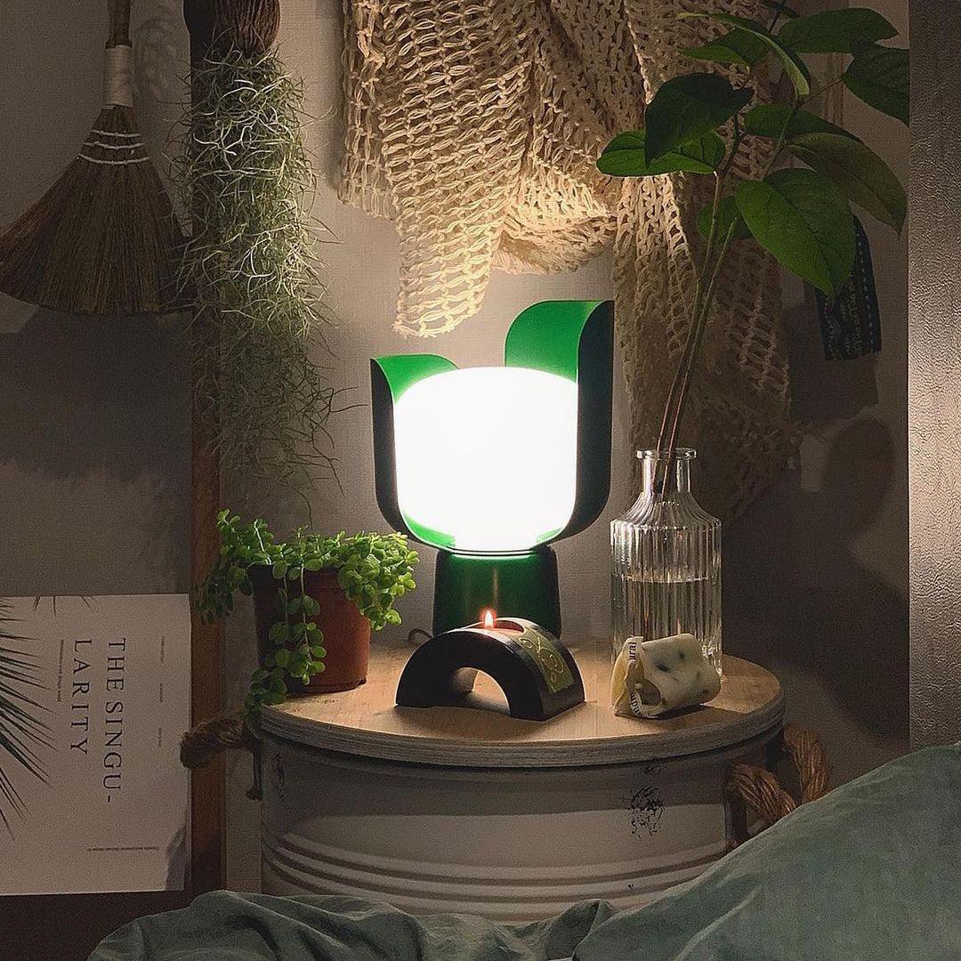 Petals Glass Table Lamp - Blowlighting