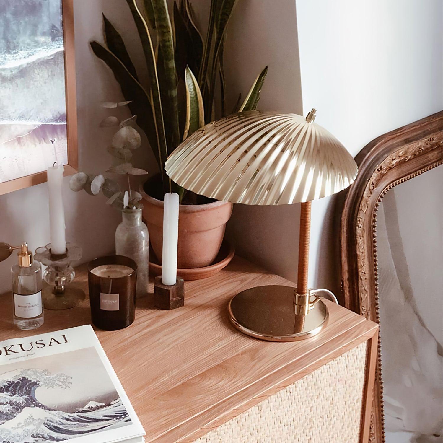 Brass Shell Table Lamp - Blowlighting