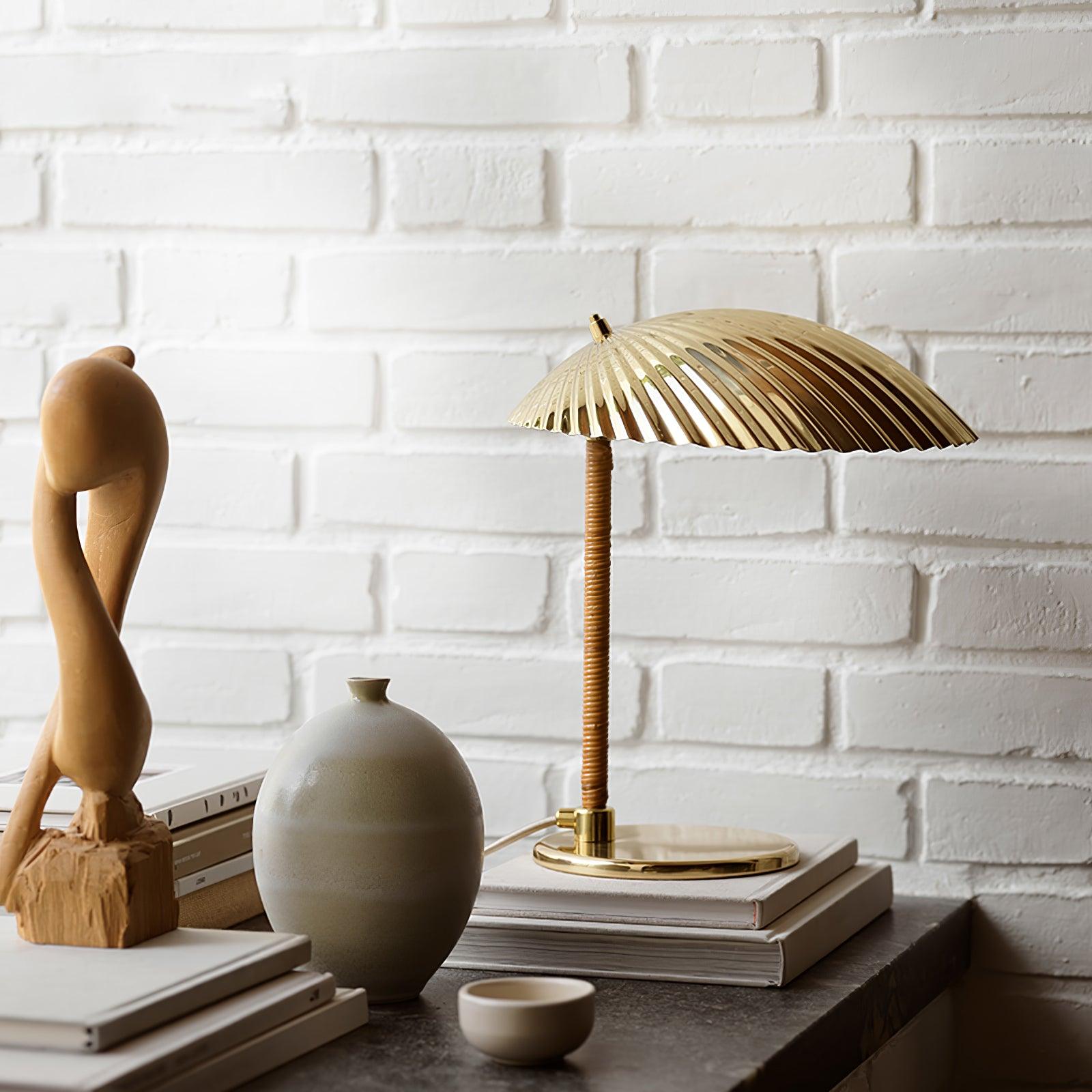 Brass Shell Table Lamp - Blowlighting