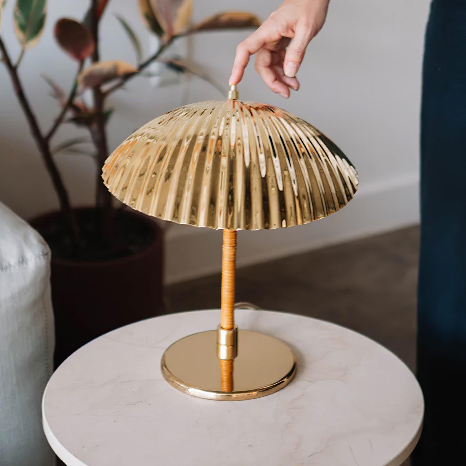 Brass Shell Table Lamp - Blowlighting