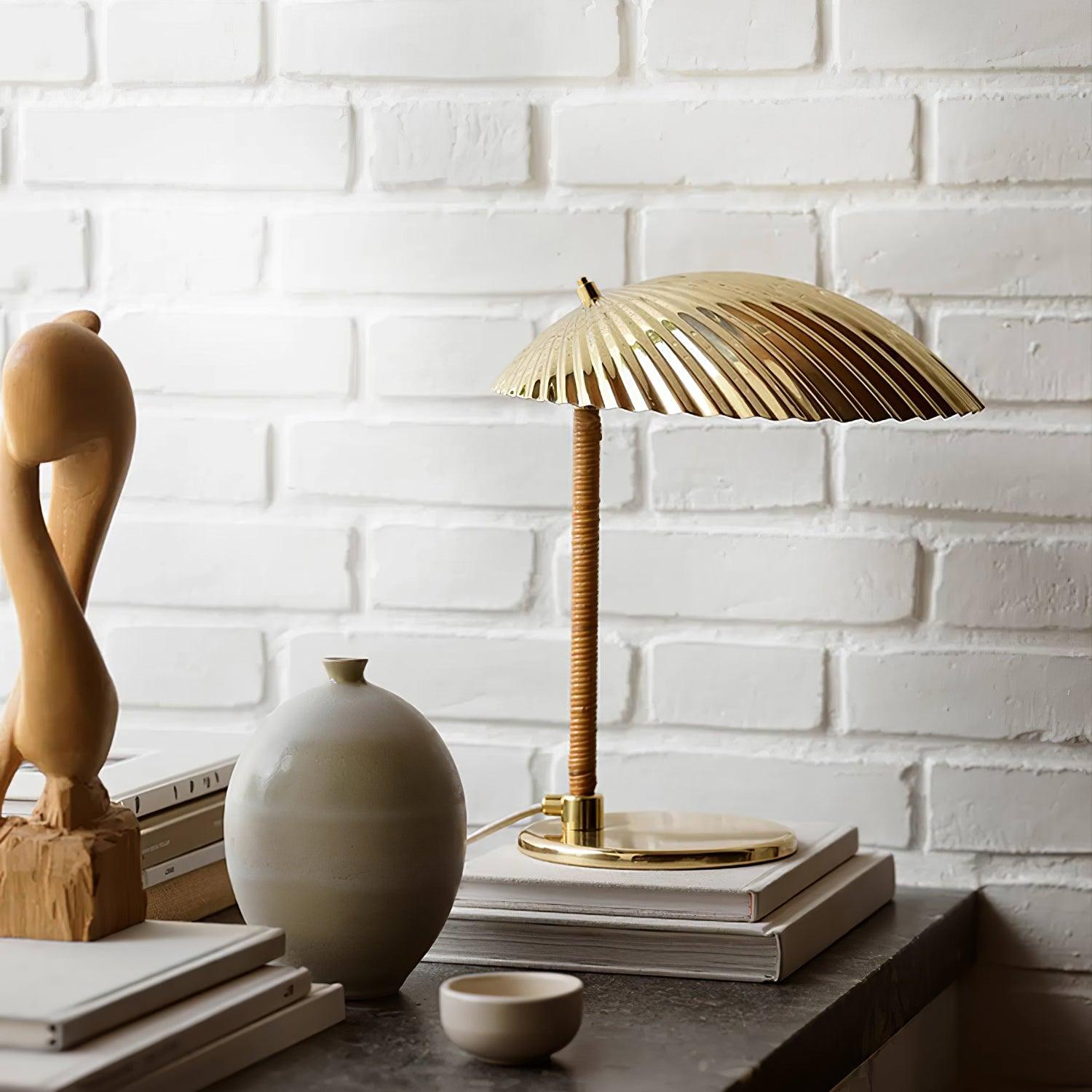 Brass Shell Table Lamp - Blowlighting