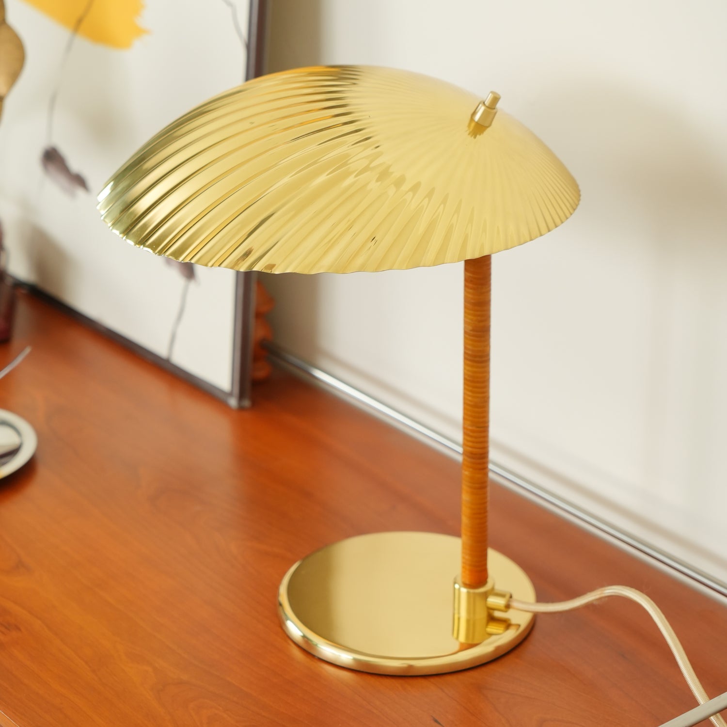Brass Shell Table Lamp - Blowlighting