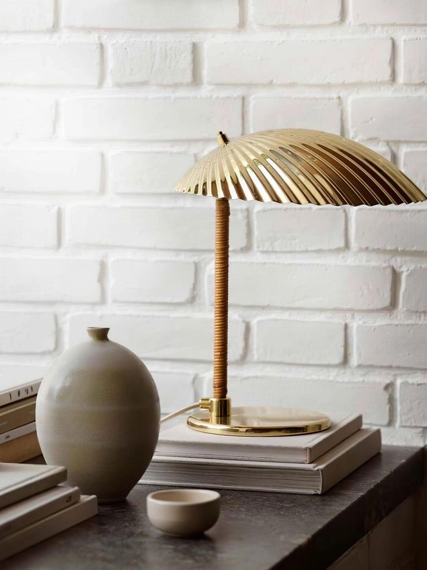 Brass Shell Table Lamp - Blowlighting