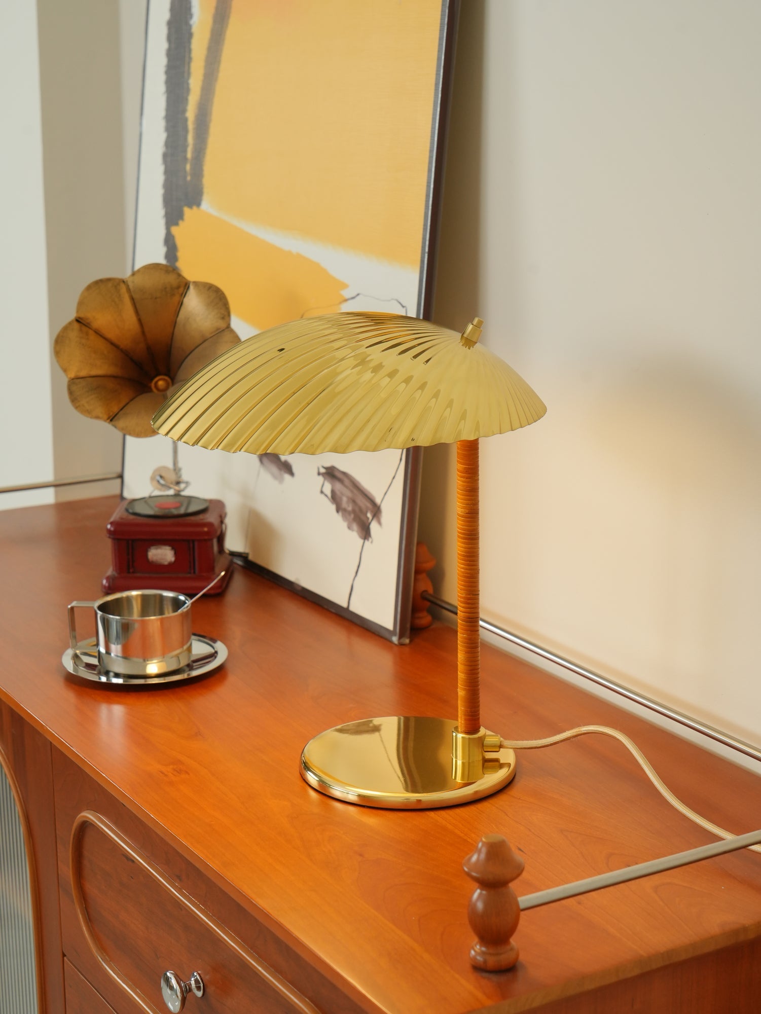 Brass Shell Table Lamp - Blowlighting