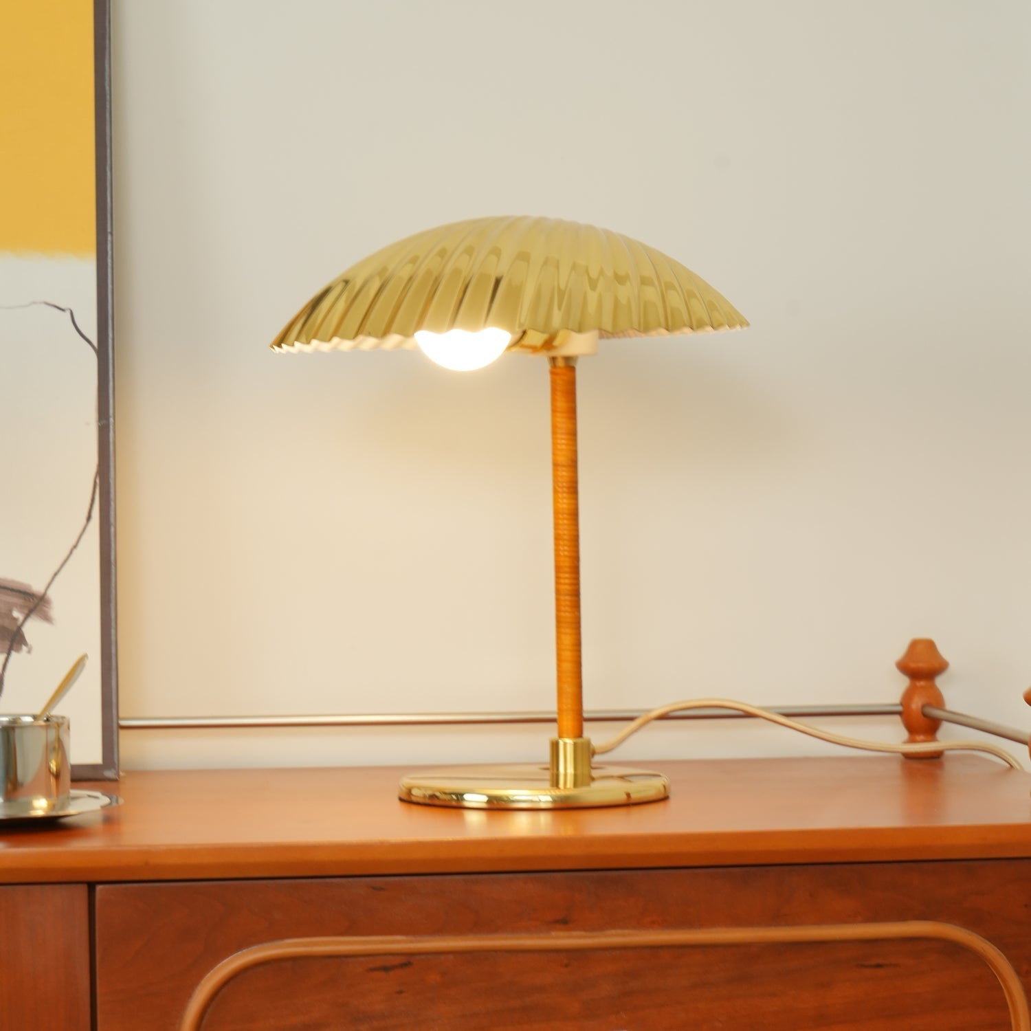 Brass Shell Table Lamp - Blowlighting