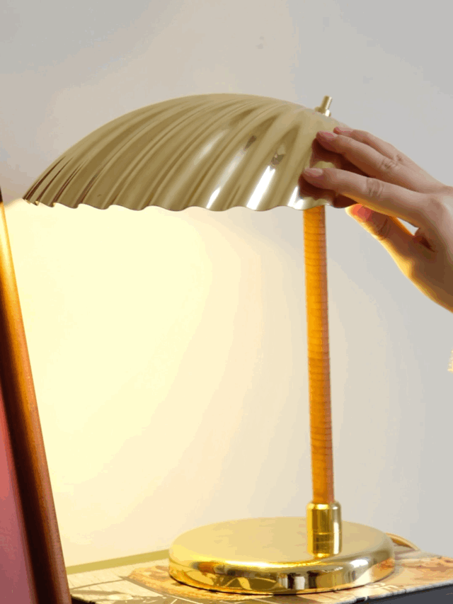 Brass Shell Table Lamp - Blowlighting