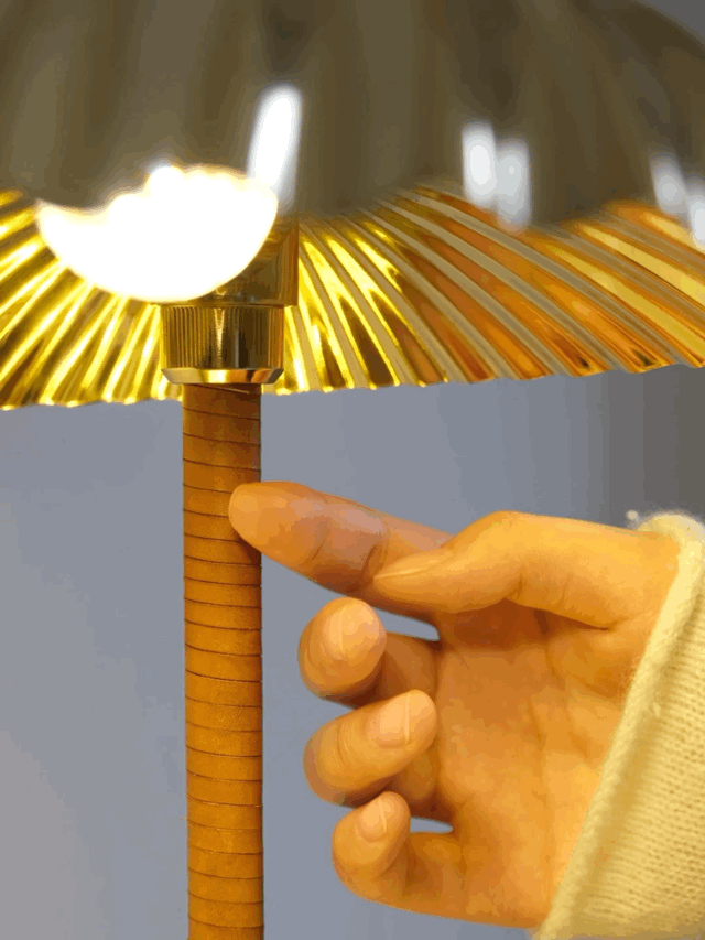 Brass Shell Table Lamp - Blowlighting