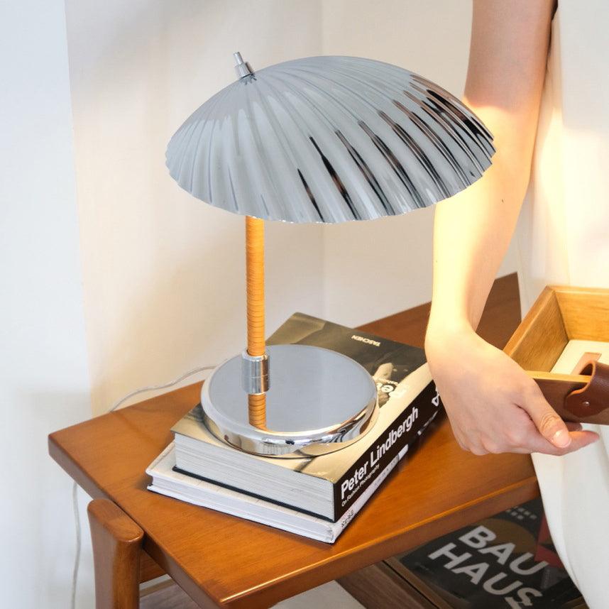Brass Shell Table Lamp - Blowlighting