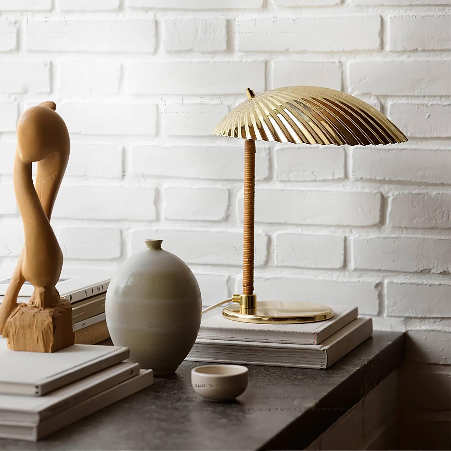Brass Shell Table Lamp - Blowlighting