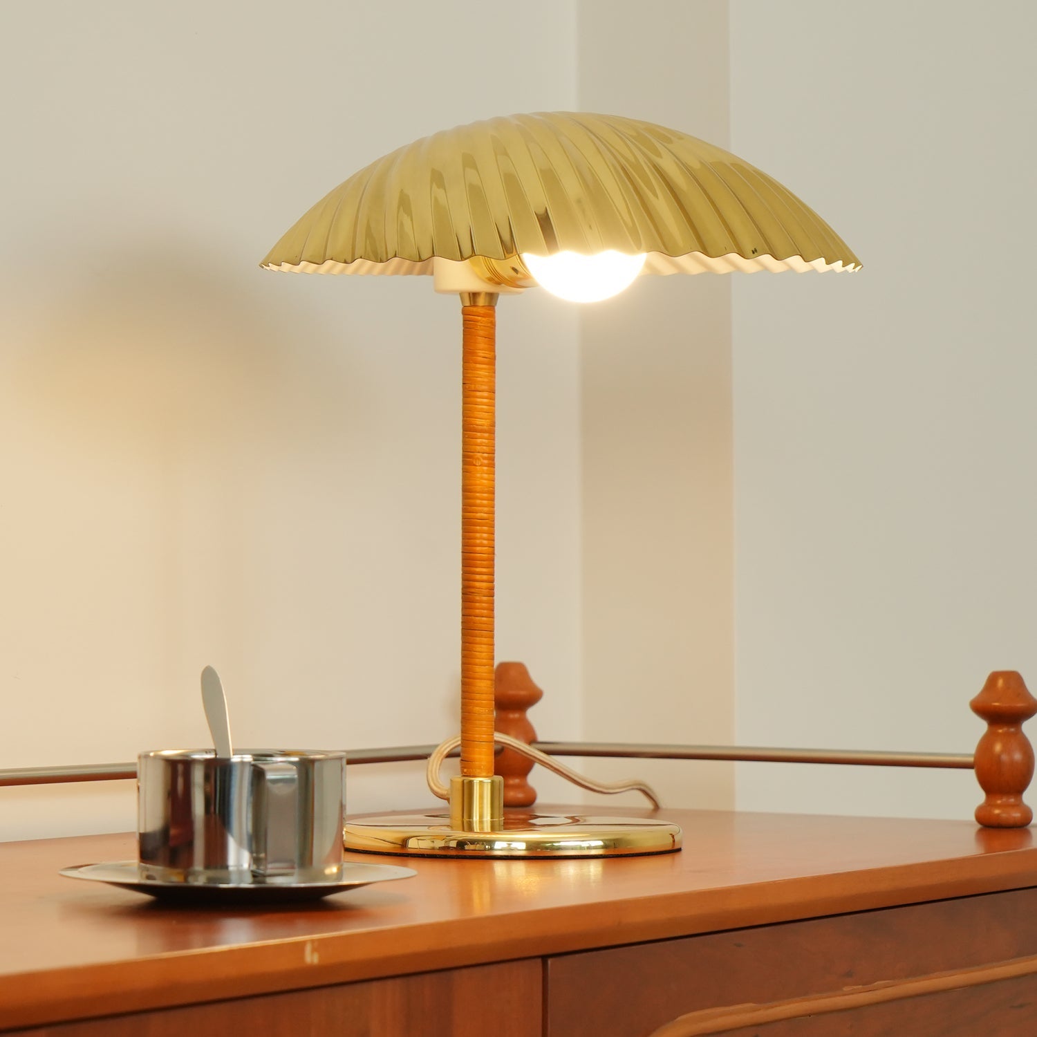 Brass Shell Table Lamp - Blowlighting