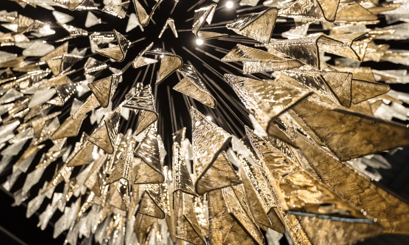 Nyvinia Glass Feather-Shape Chandelier - Blowlighting