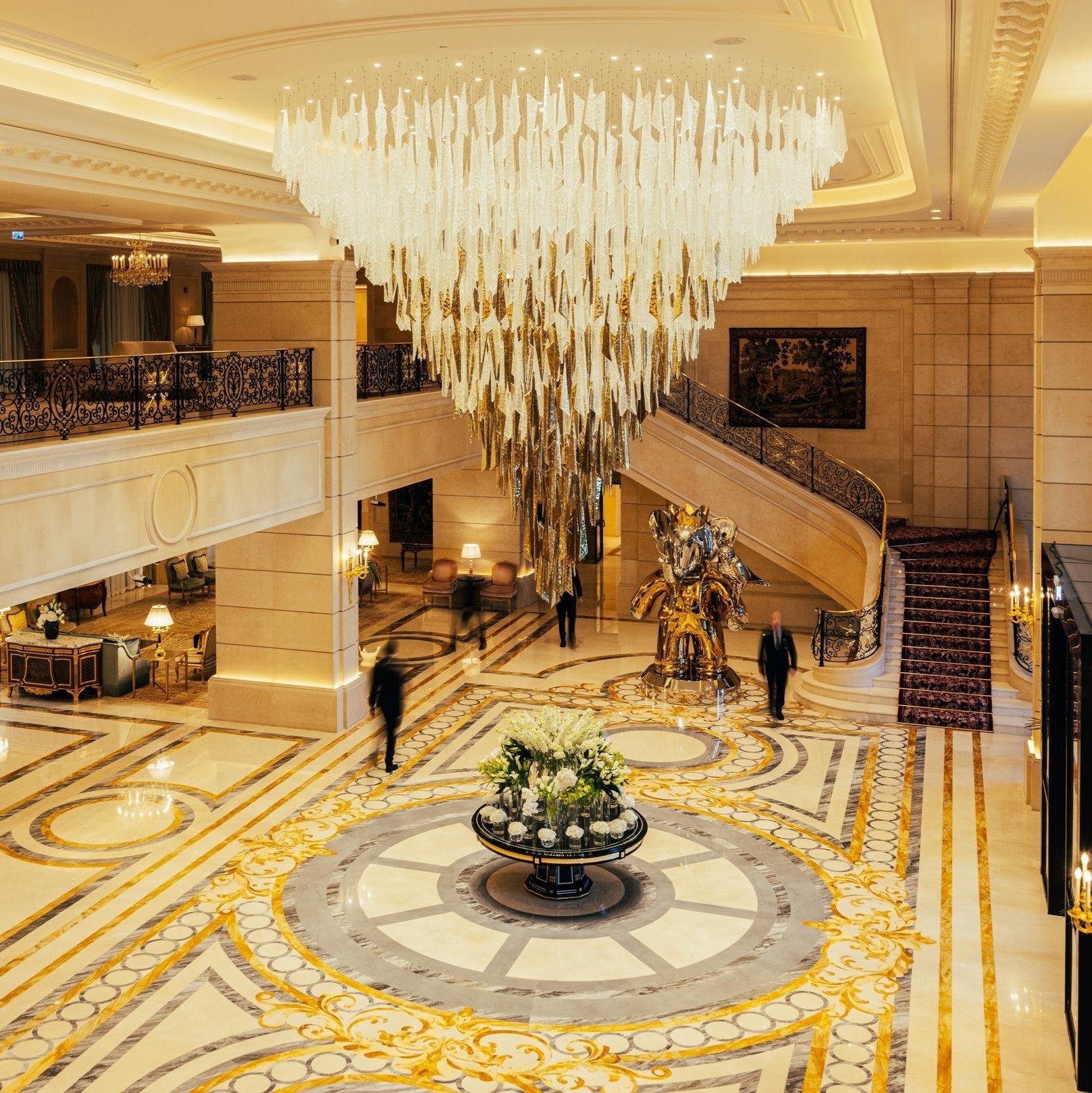 Nyvinia Glass Feather-Shape Chandelier - Blowlighting