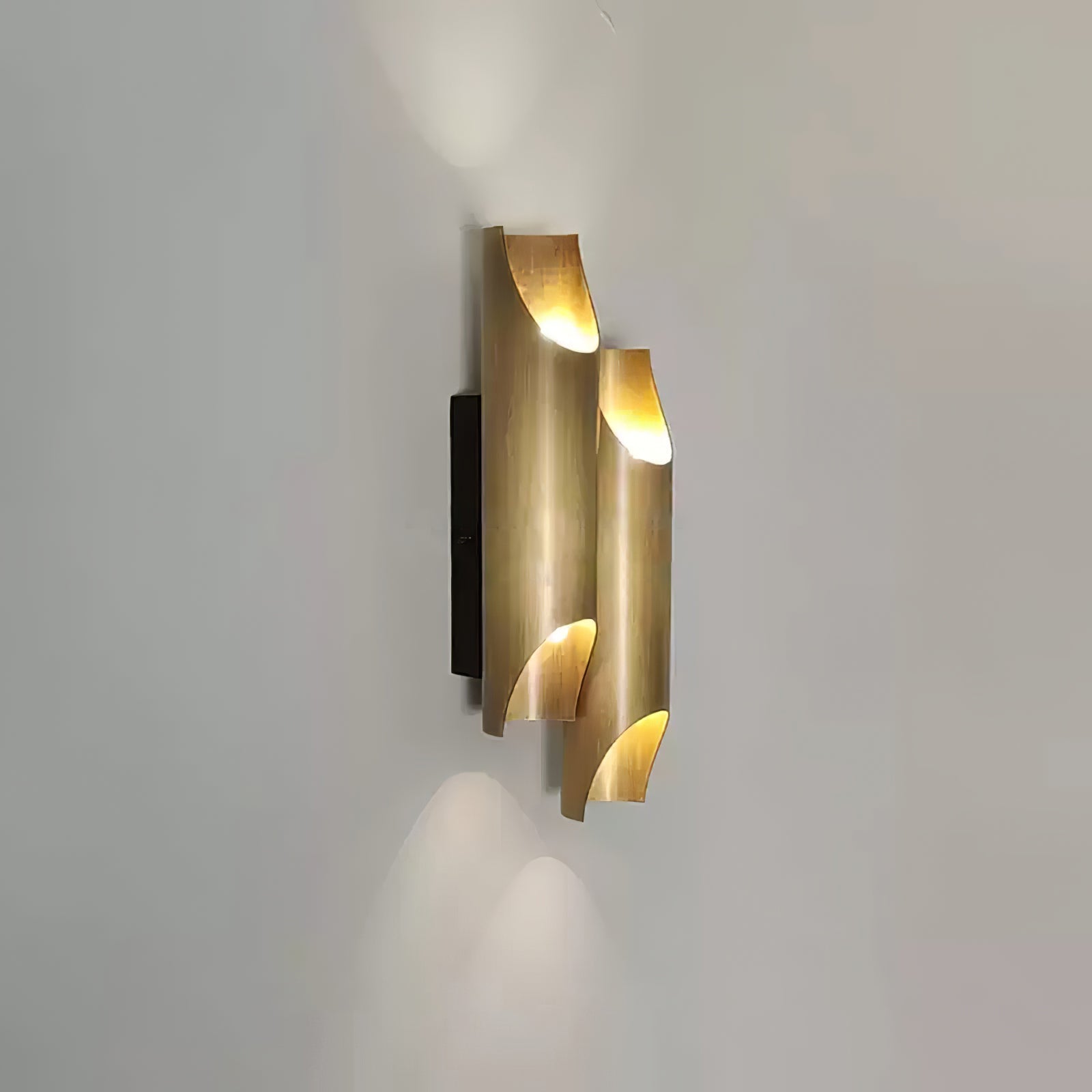 Callahan Brass Wall Lamp - Blowlighting