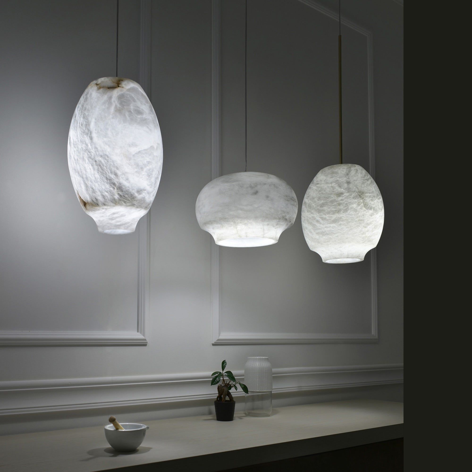 Thalia Minimalist Alabaster Pendant Light - Blowlighting