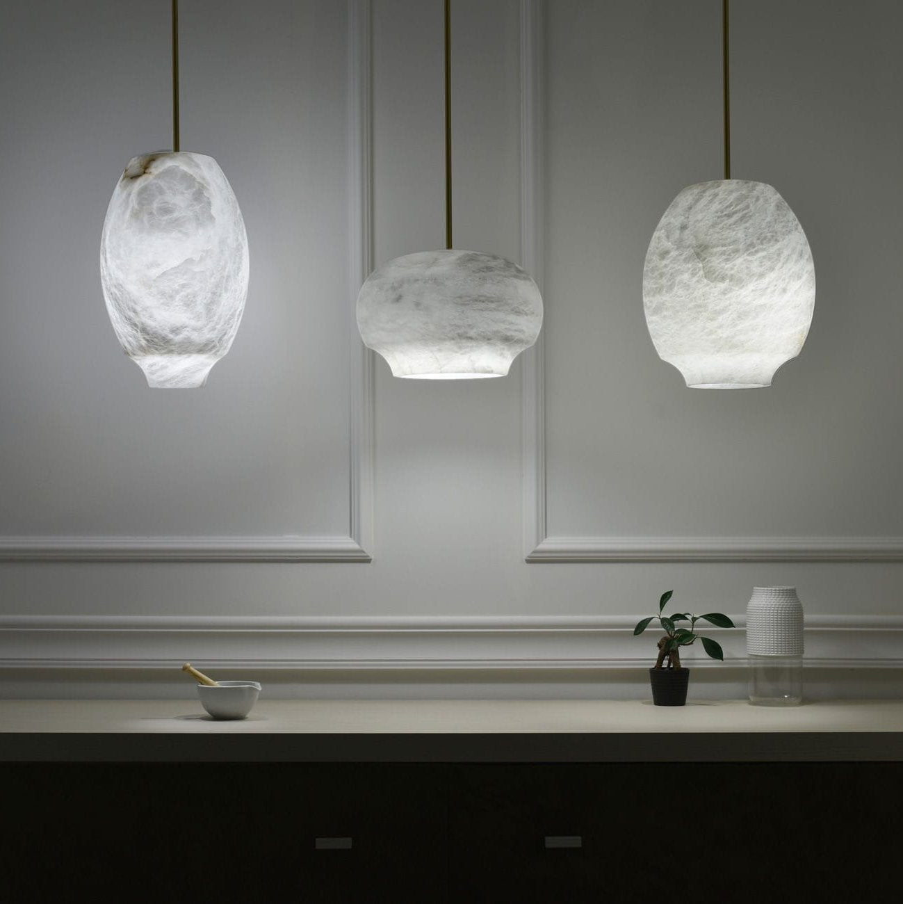 Thalia Minimalist Alabaster Pendant Light - Blowlighting