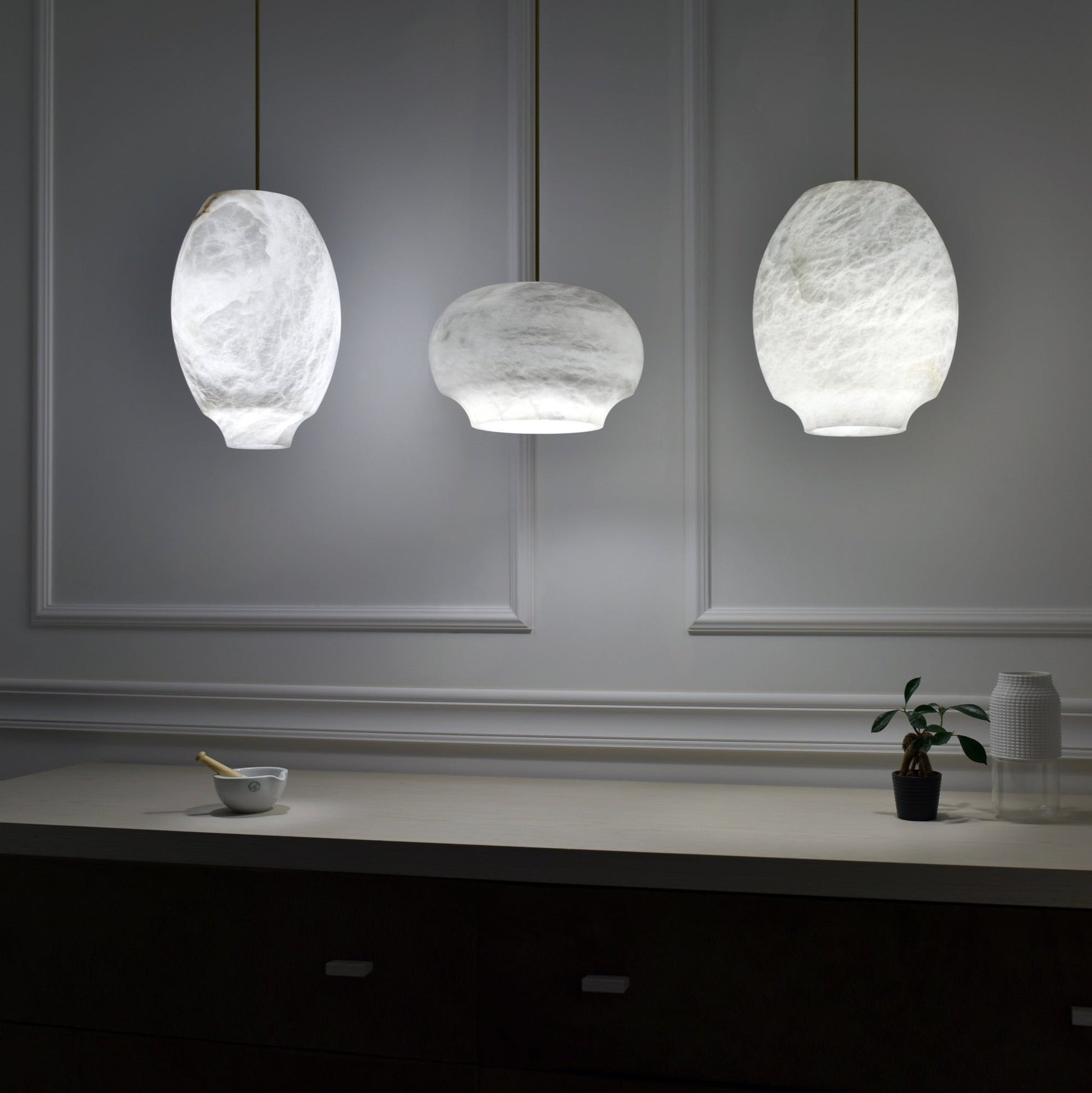 Thalia Minimalist Alabaster Pendant Light - Blowlighting