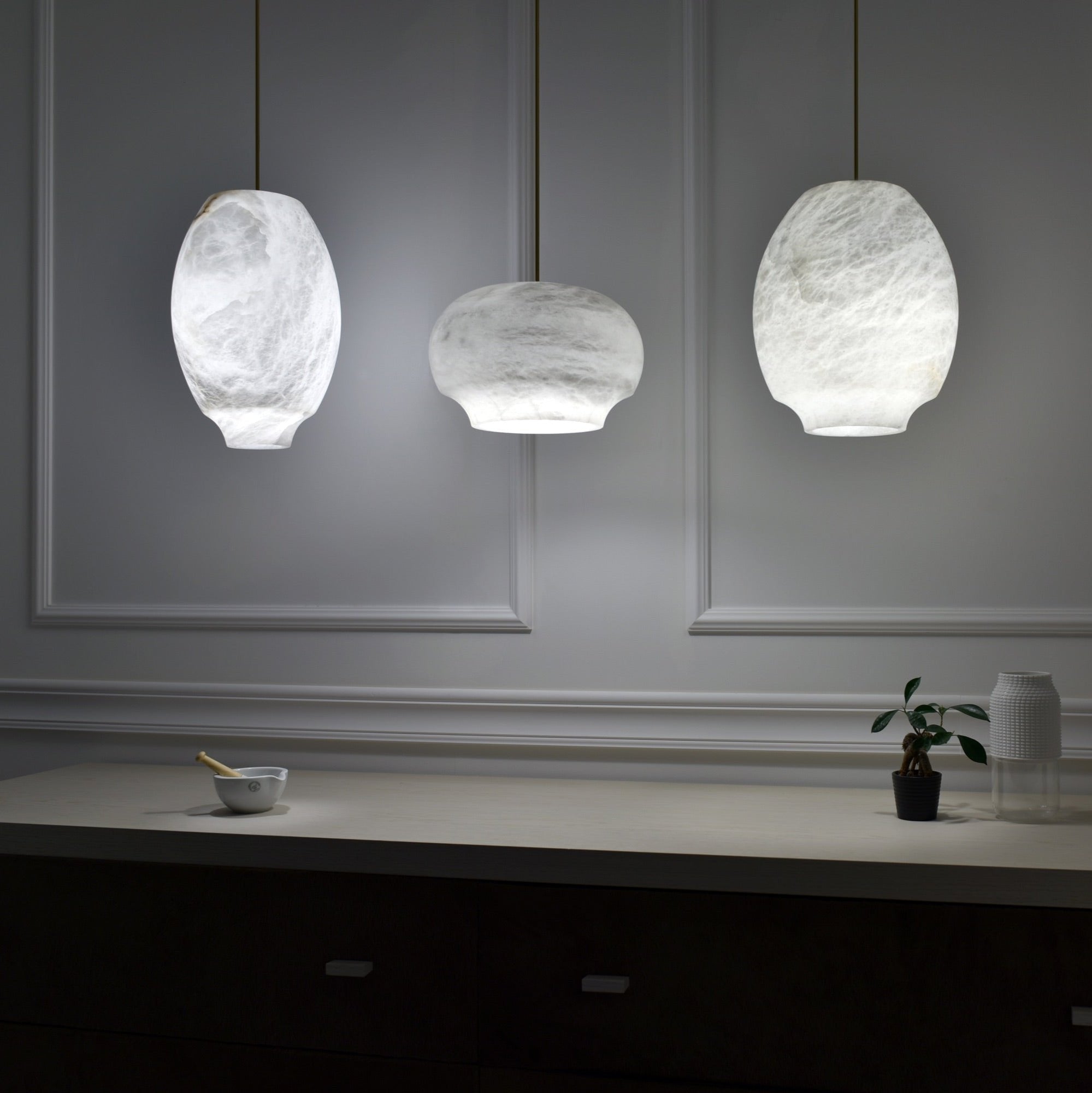 Thalia Minimalist Alabaster Pendant Light - Blowlighting