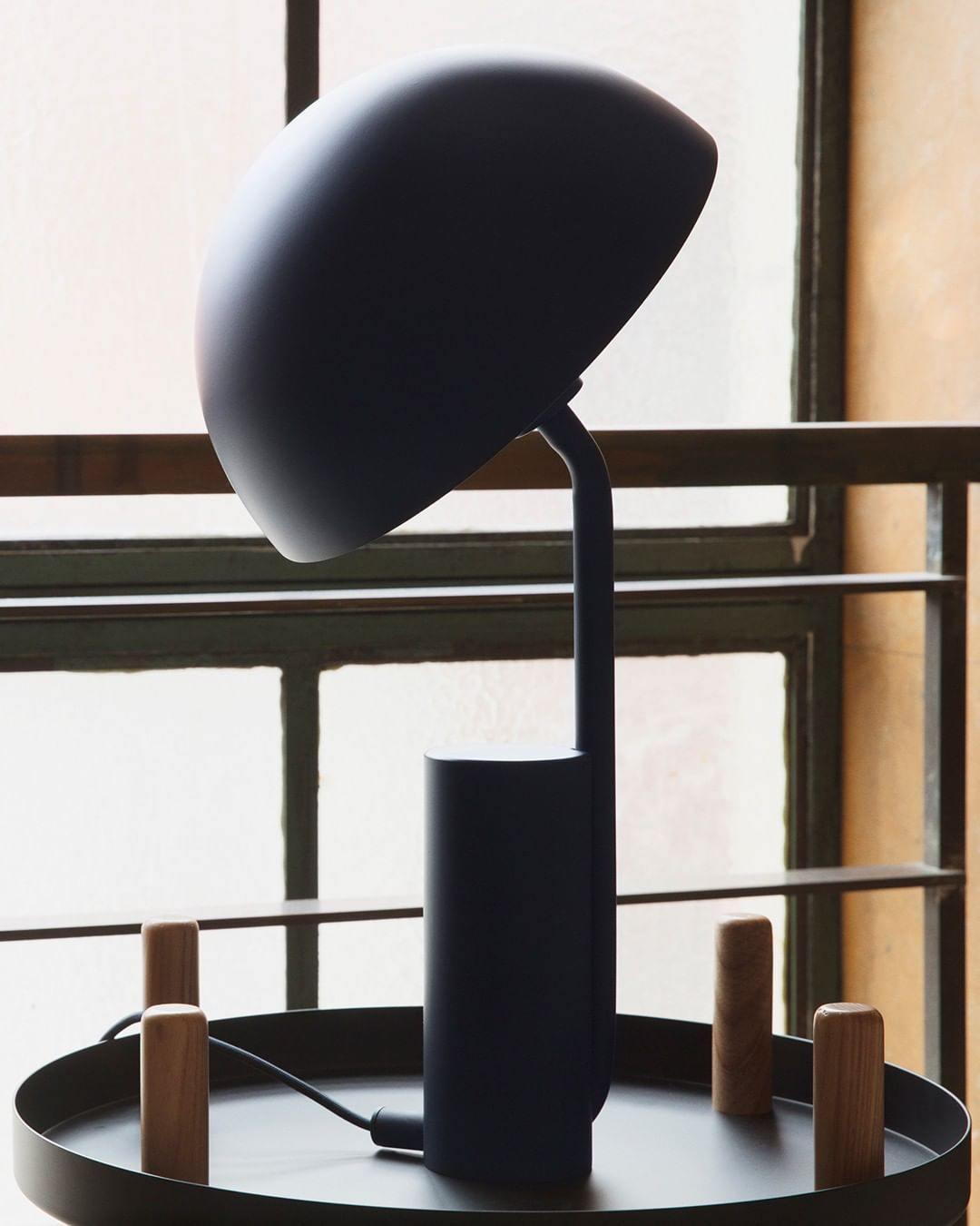 Cap Table Lamp - Blowlighting